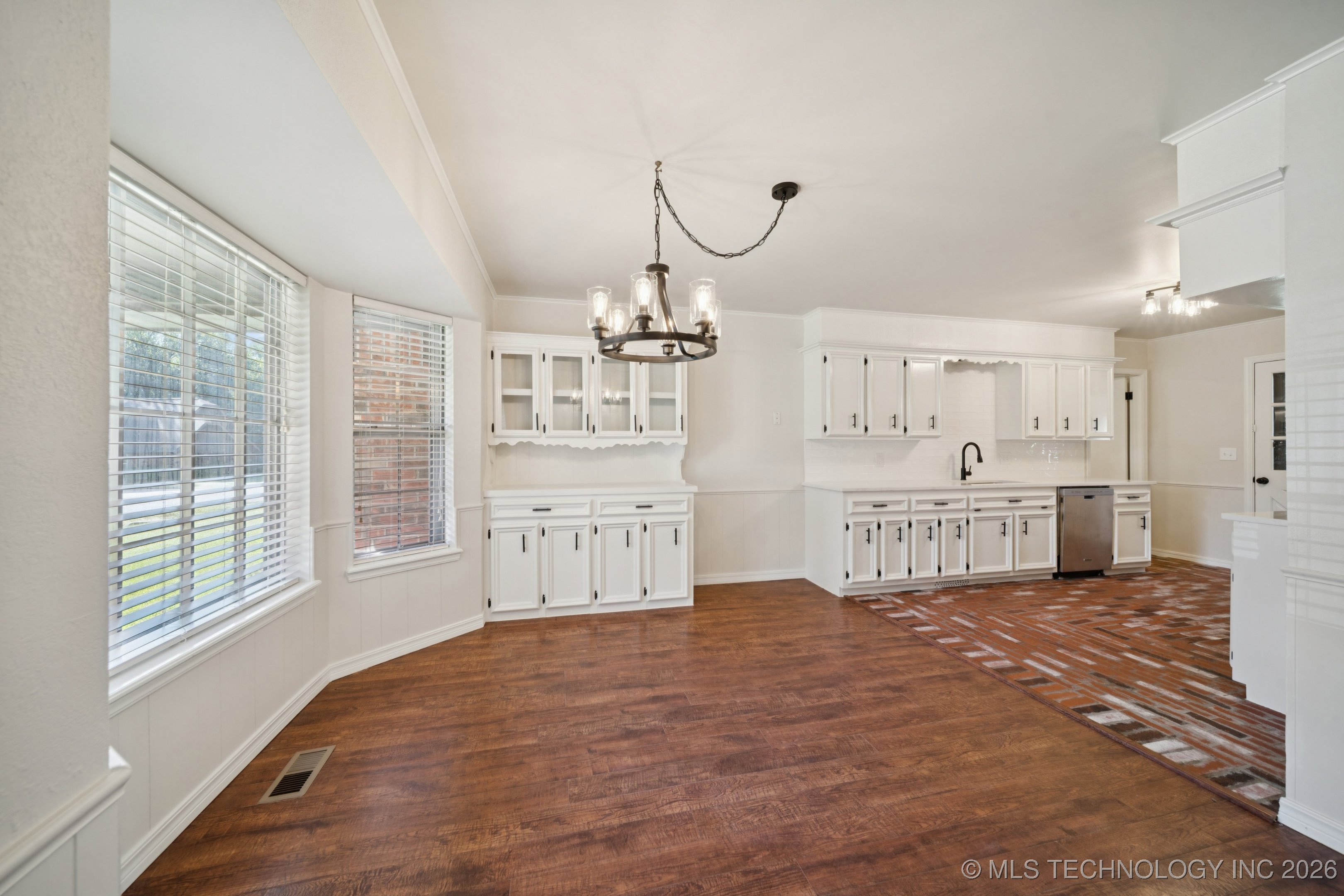 9726 S Houston Avenue Property Photo 20