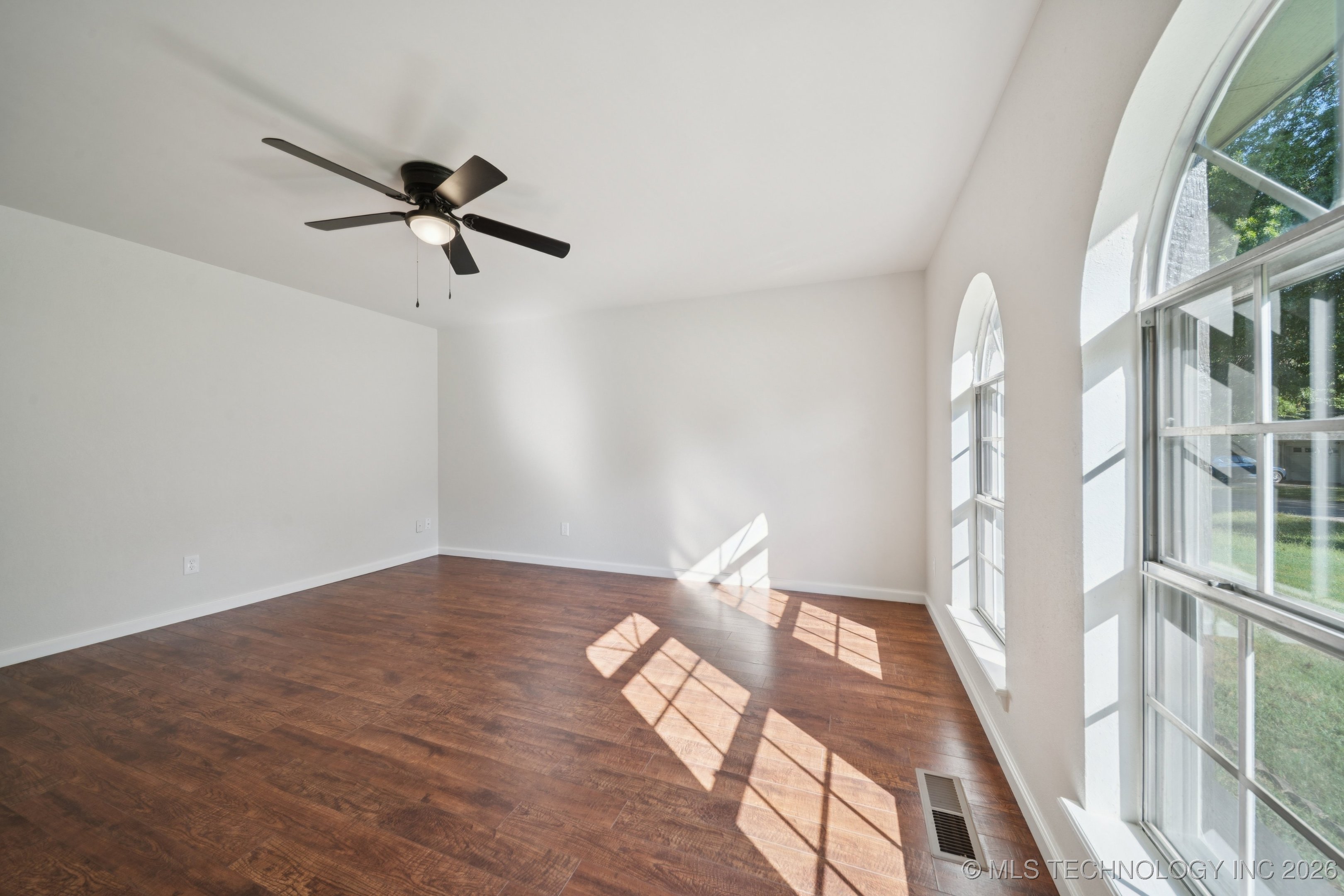 9726 S Houston Avenue Property Photo 23