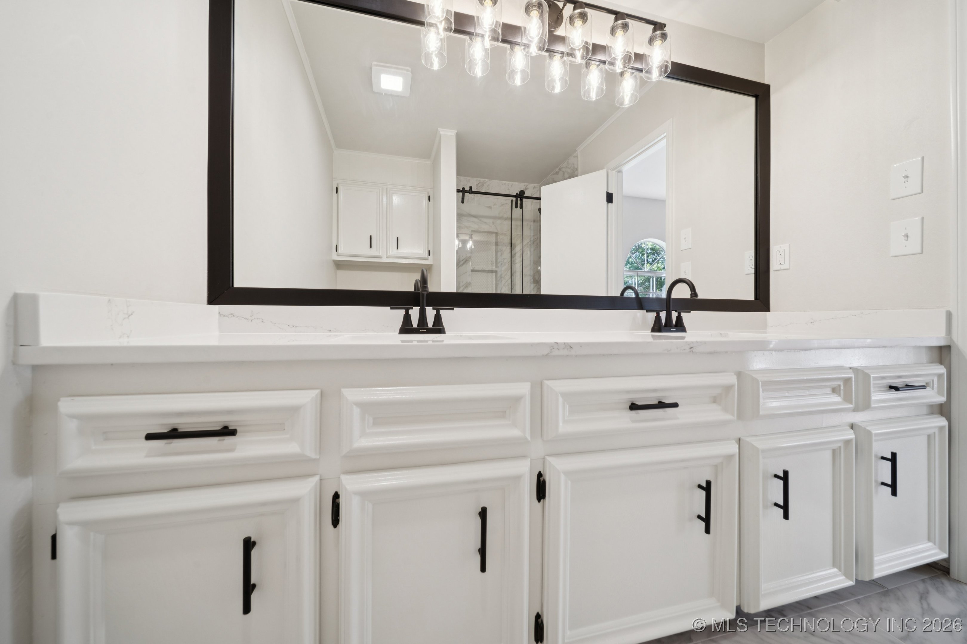 9726 S Houston Avenue Property Photo 25