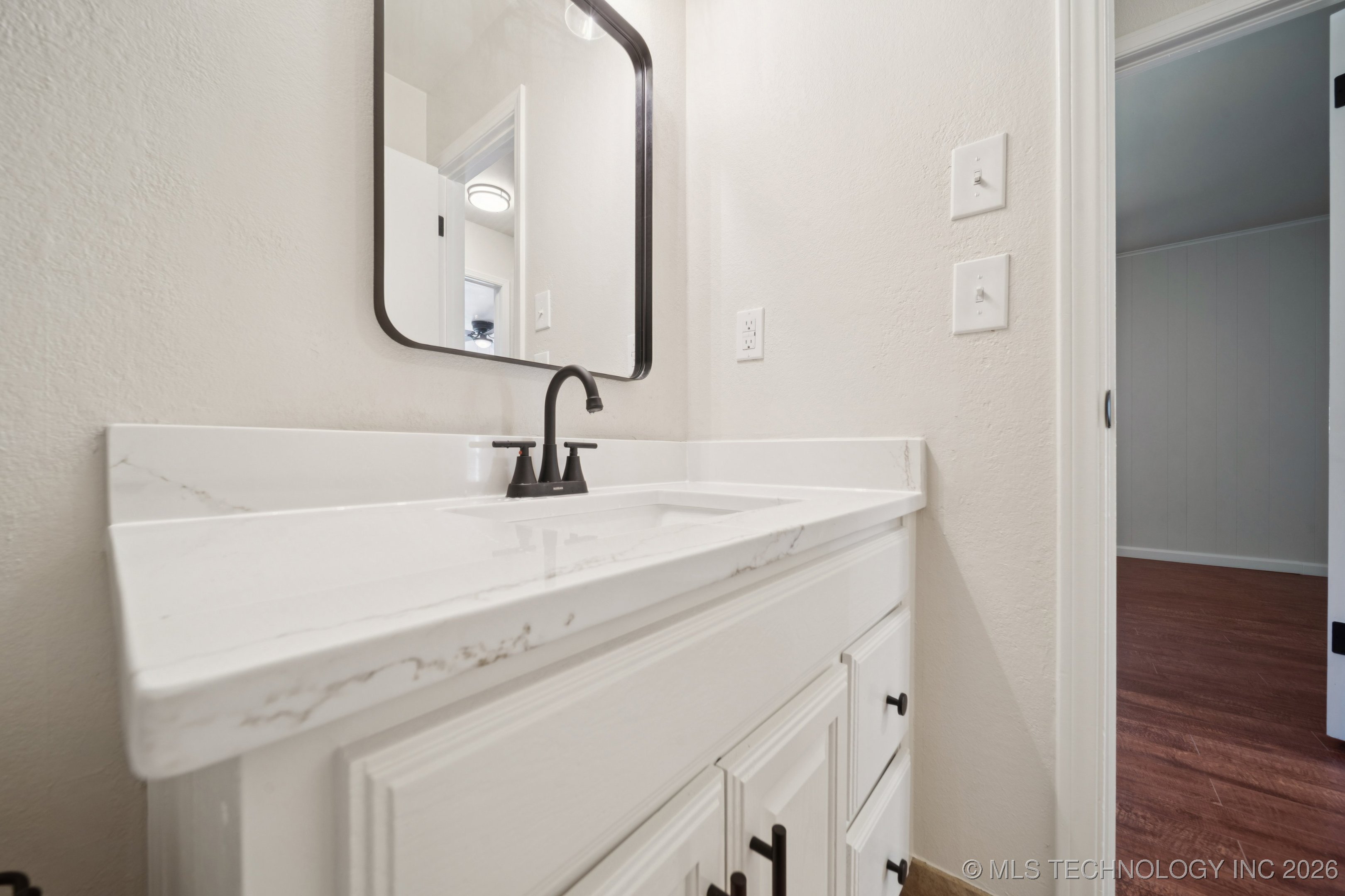 9726 S Houston Avenue Property Photo 31