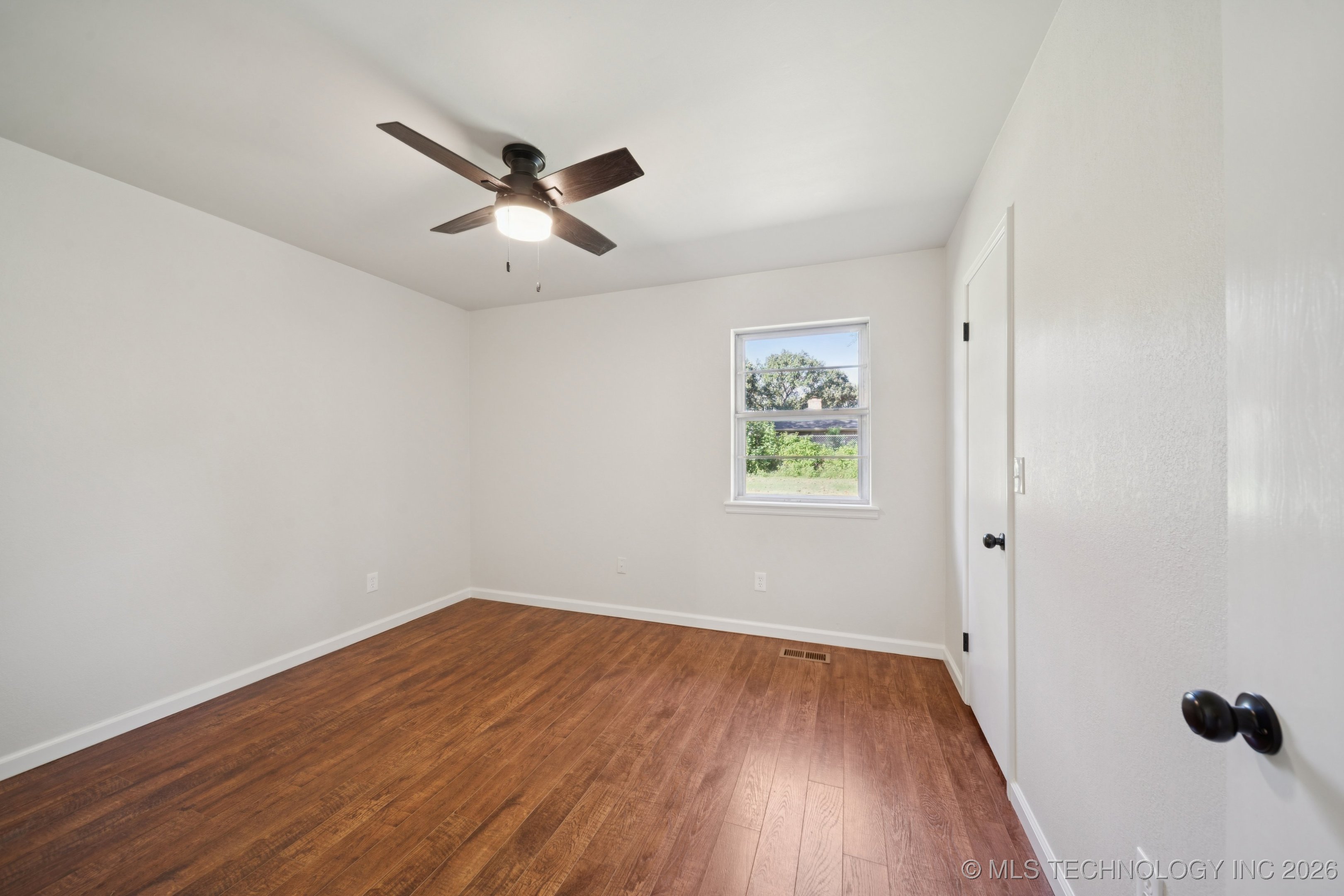 9726 S Houston Avenue Property Photo 32