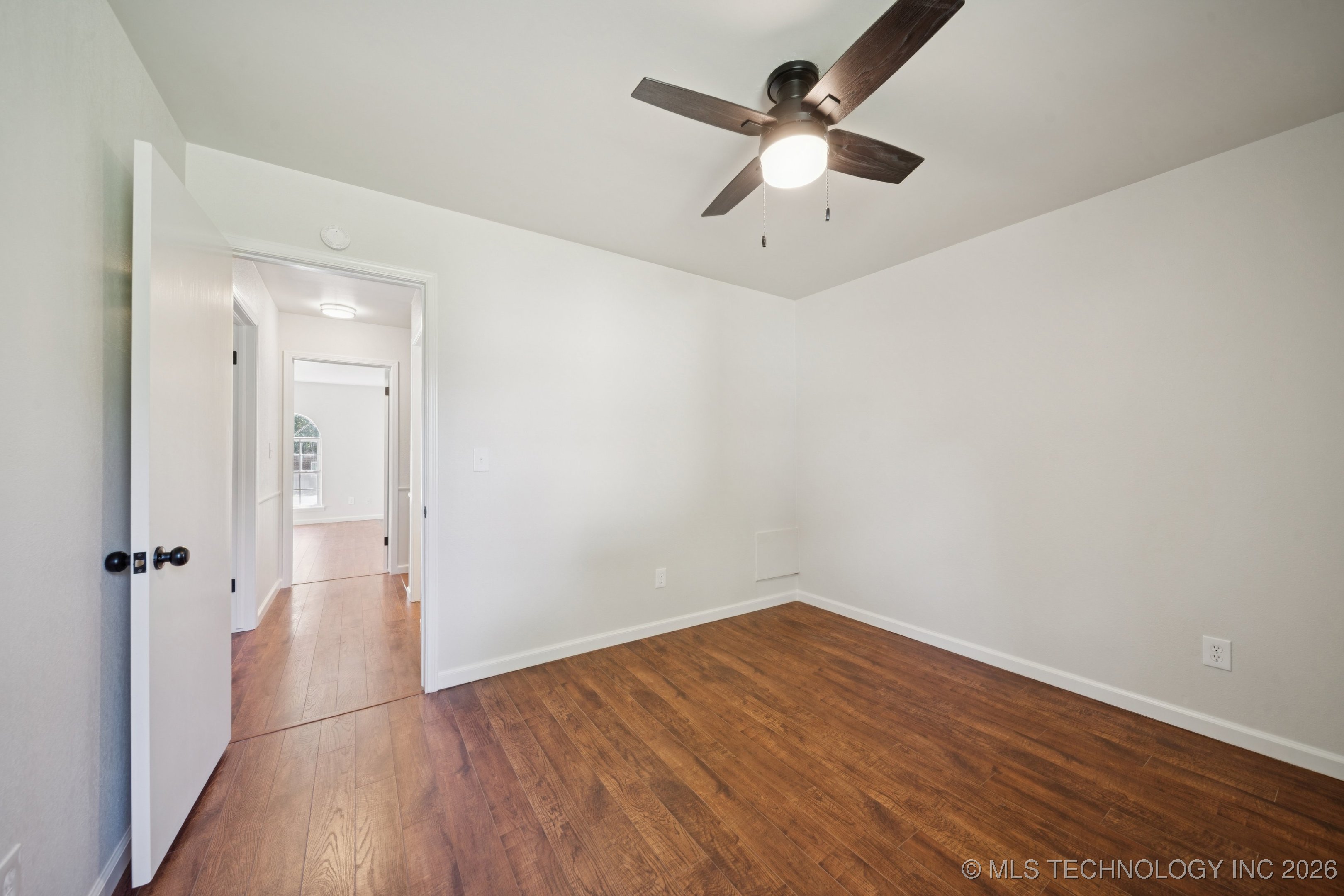 9726 S Houston Avenue Property Photo 33