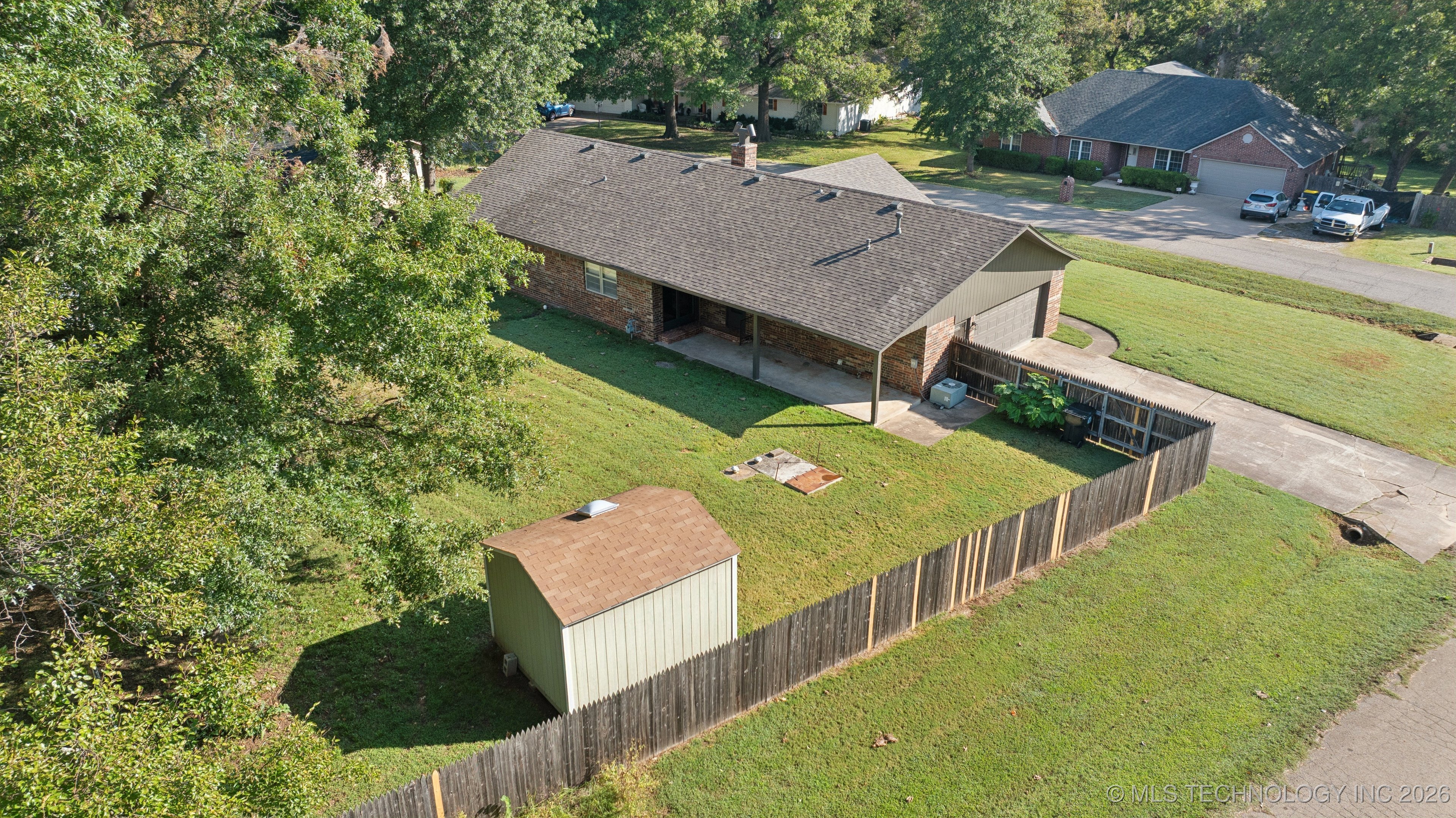 9726 S Houston Avenue Property Photo 38