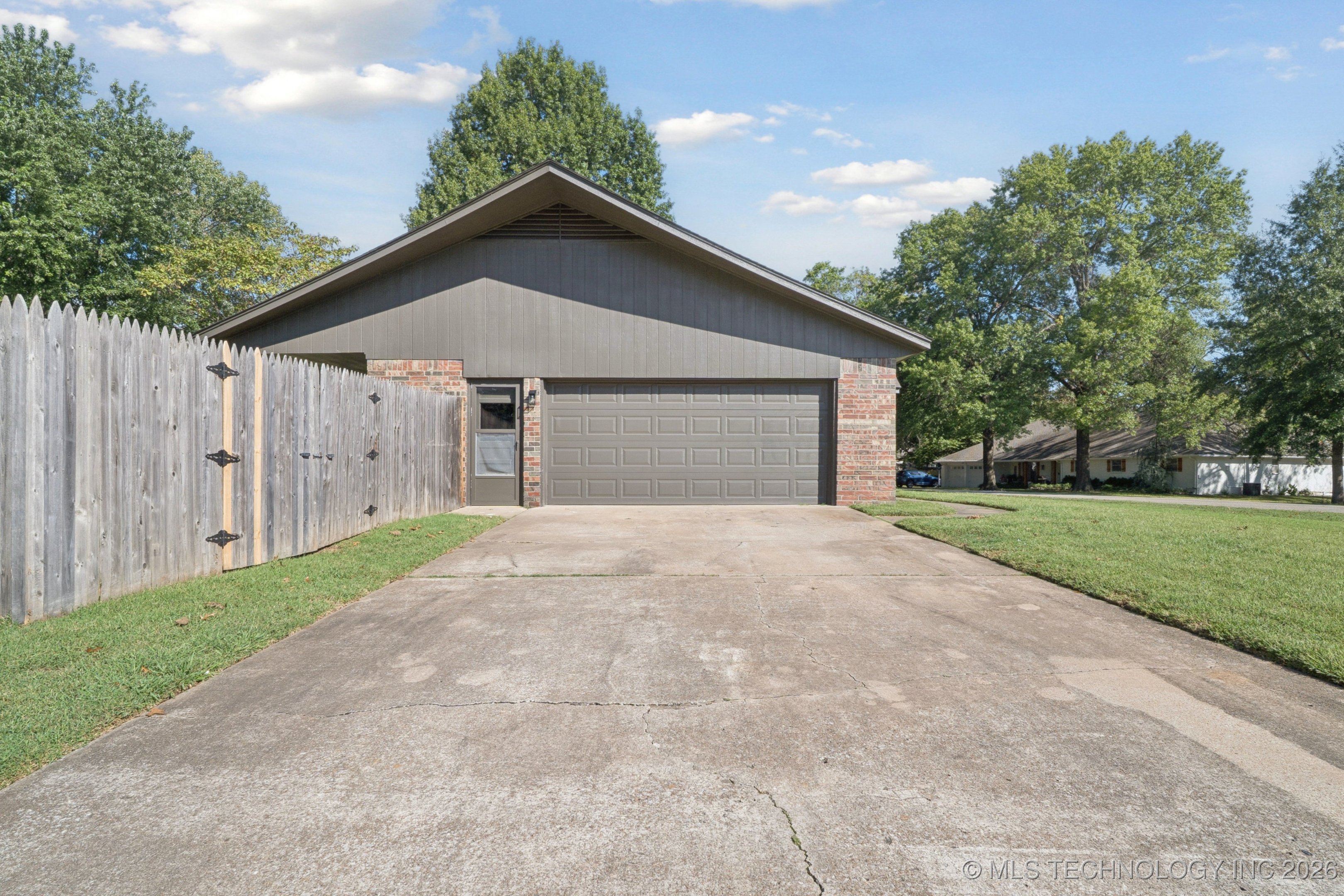 9726 S Houston Avenue Property Photo 39