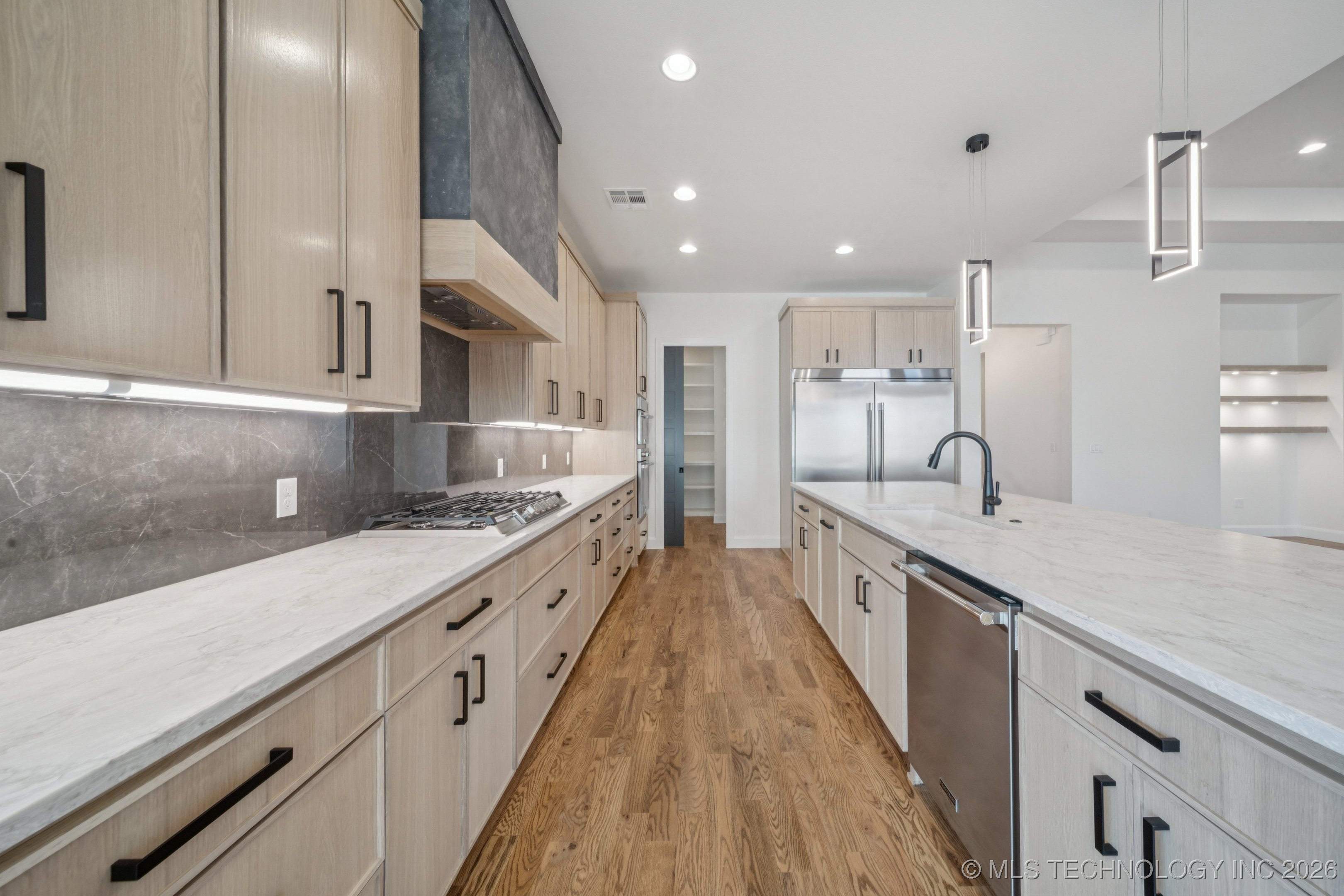 2335 E 135th Drive S Property Photo 13