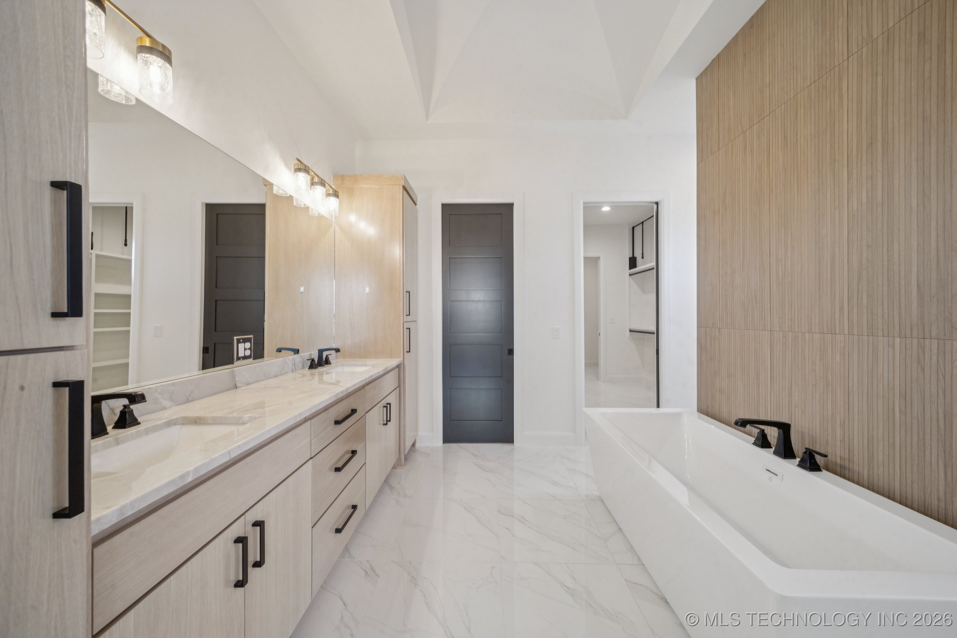 2335 E 135th Drive S Property Photo 25