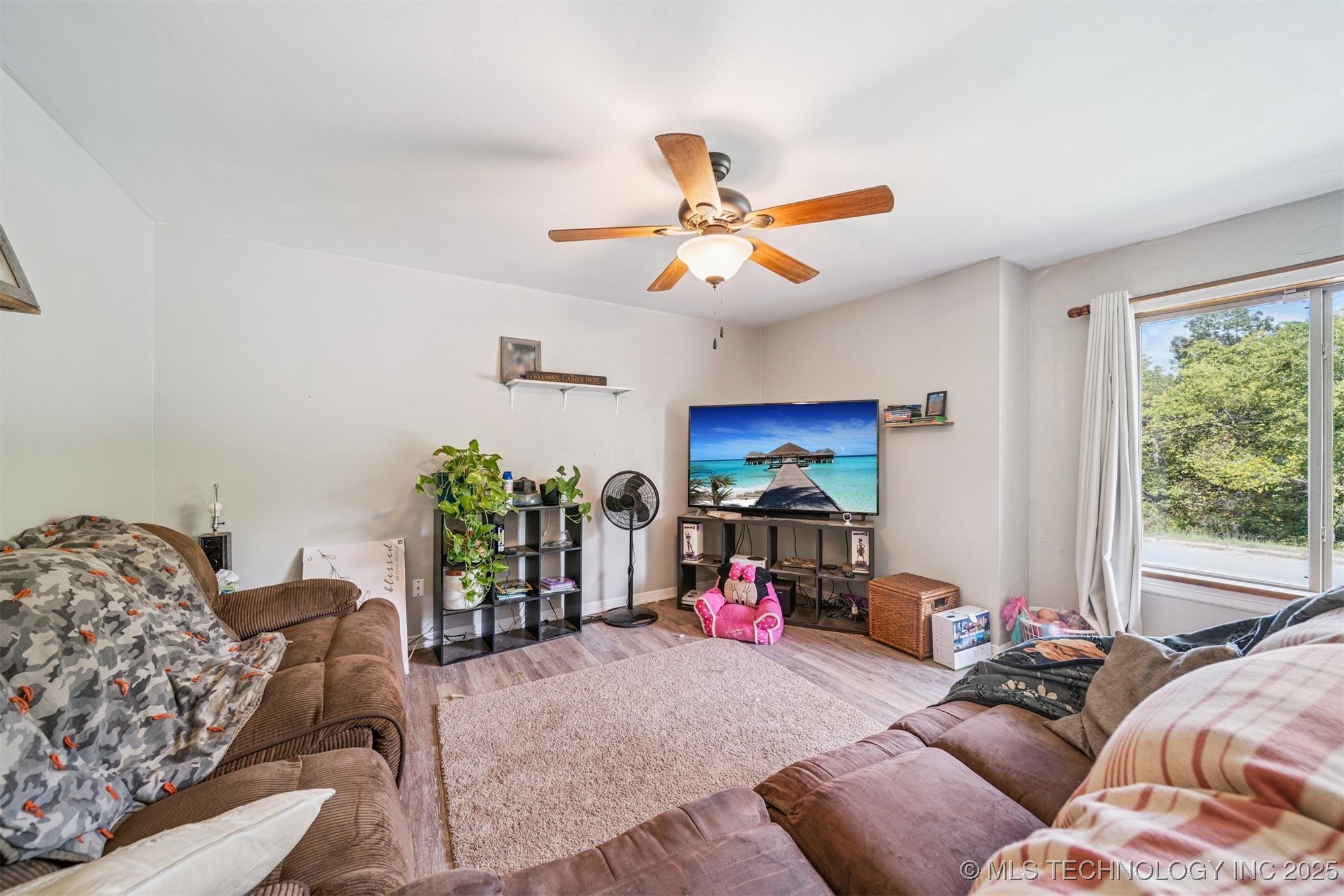 722 Burris Drive Property Photo 2