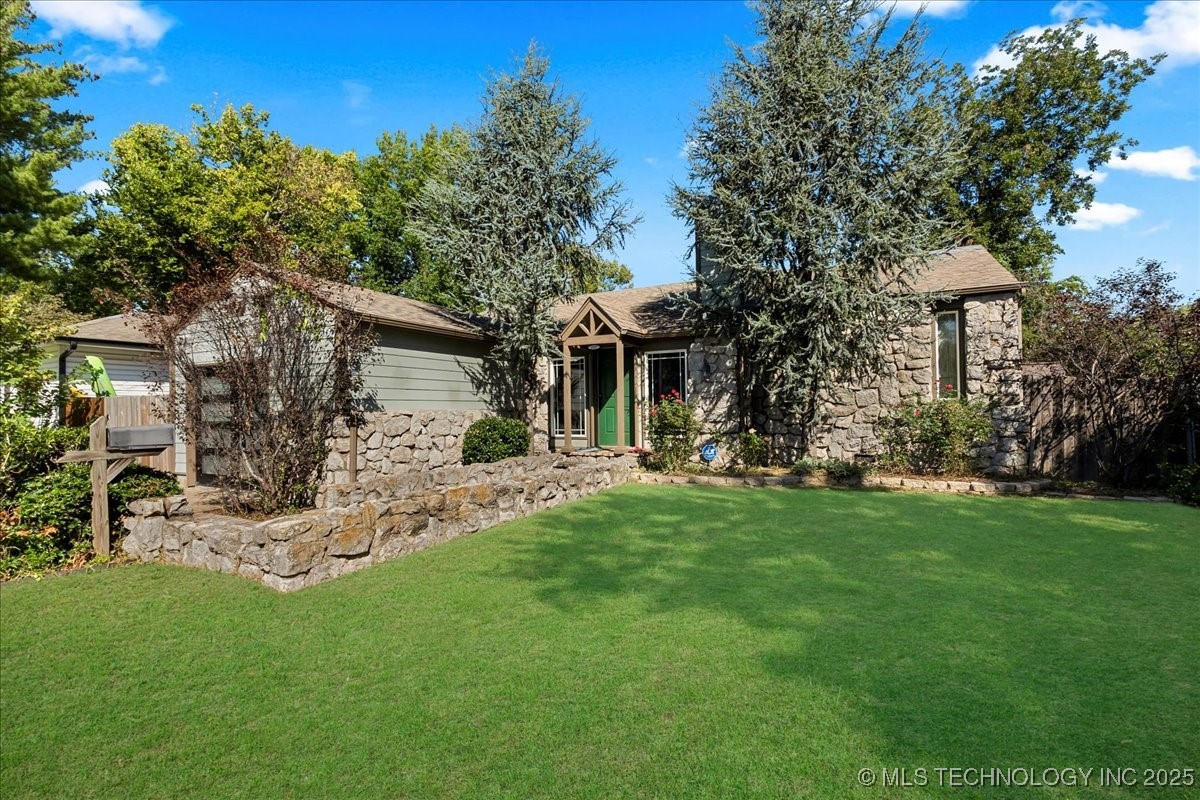 1527 E 50th Street Property Photo 1