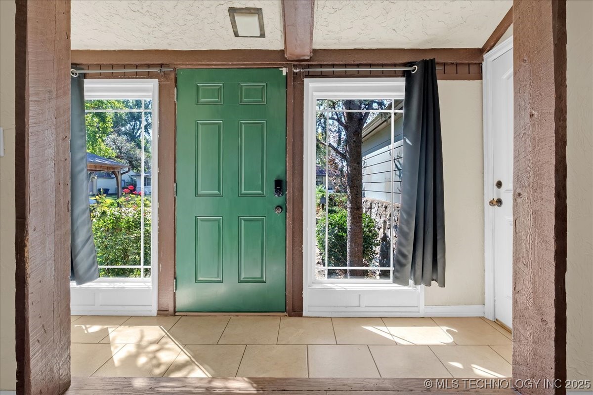 1527 E 50th Street Property Photo 6