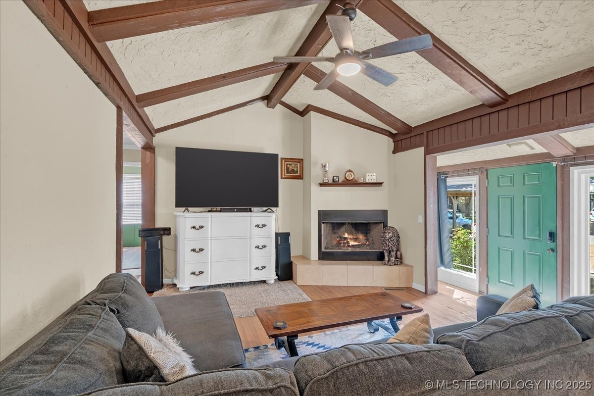 1527 E 50th Street Property Photo 9