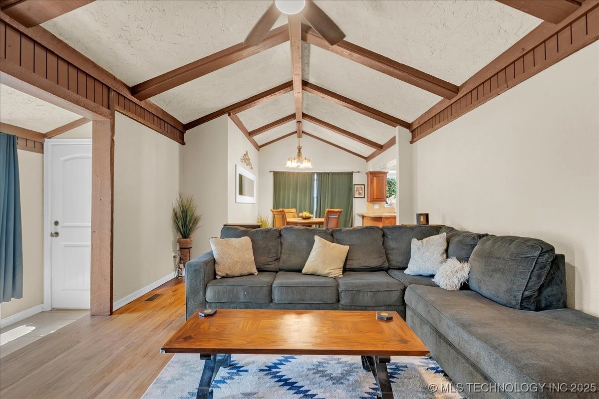 1527 E 50th Street Property Photo 11