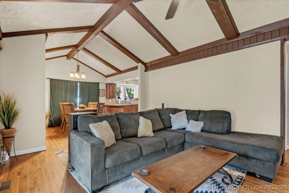 1527 E 50th Street Property Photo 12