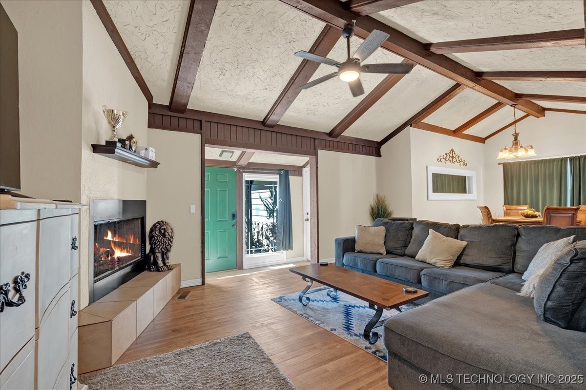 1527 E 50th Street Property Photo 13