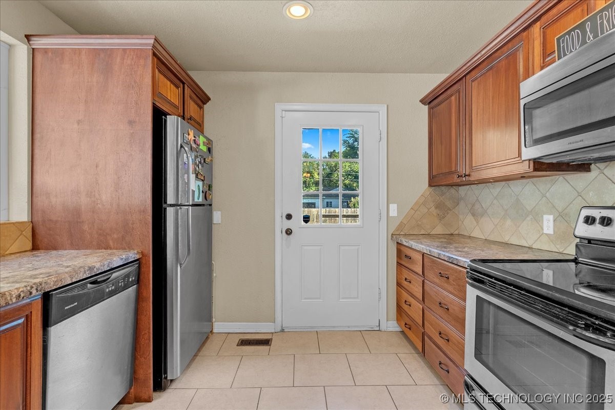 1527 E 50th Street Property Photo 22