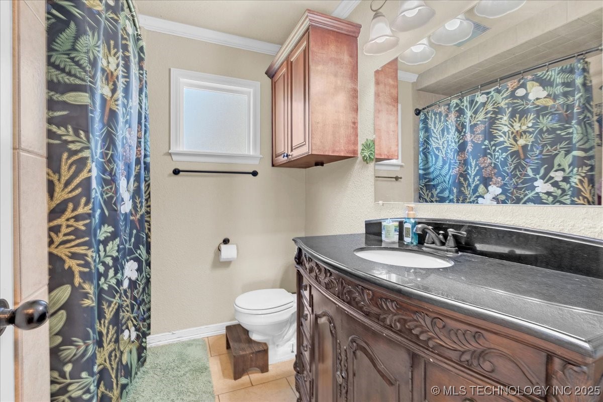 1527 E 50th Street Property Photo 23