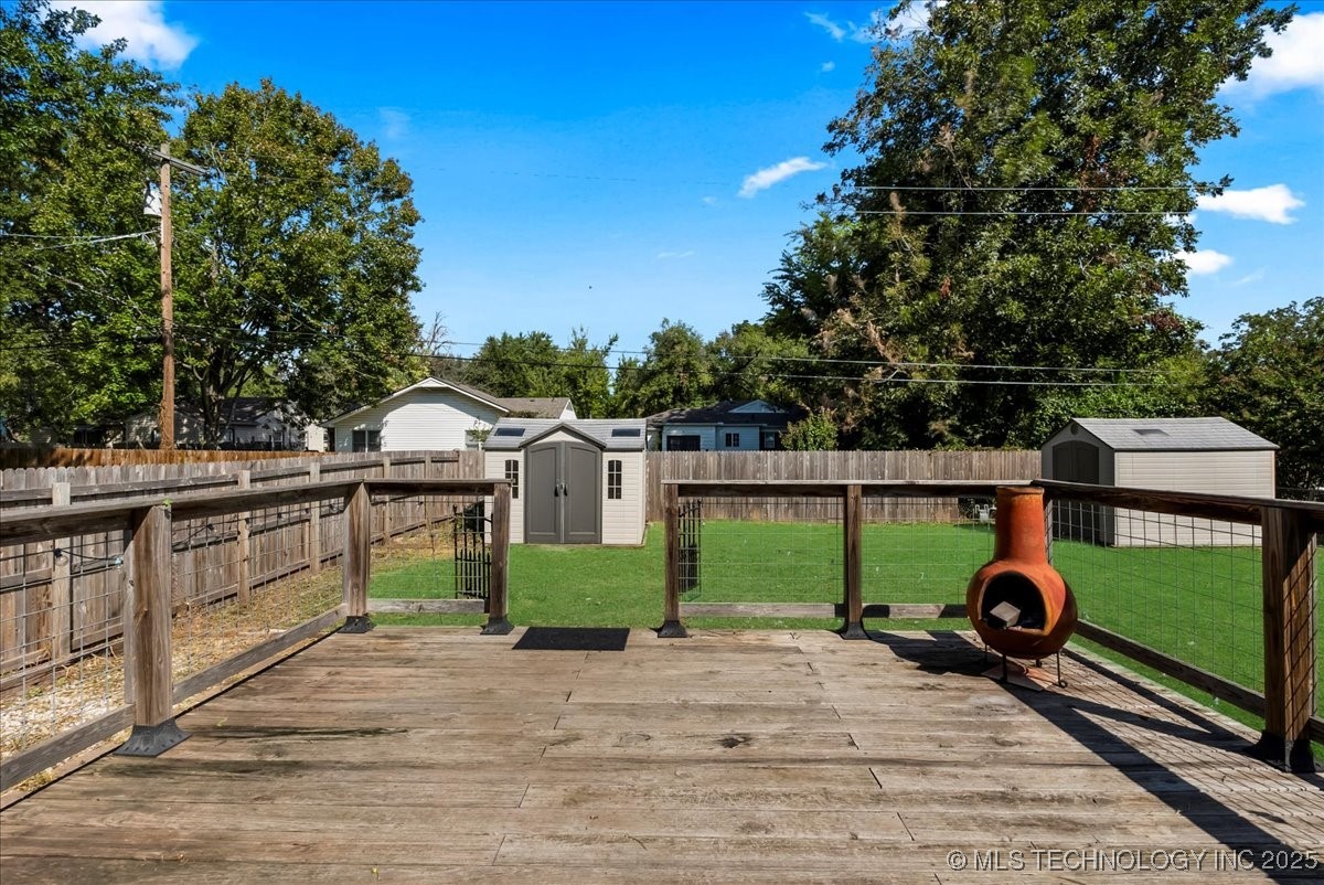 1527 E 50th Street Property Photo 31