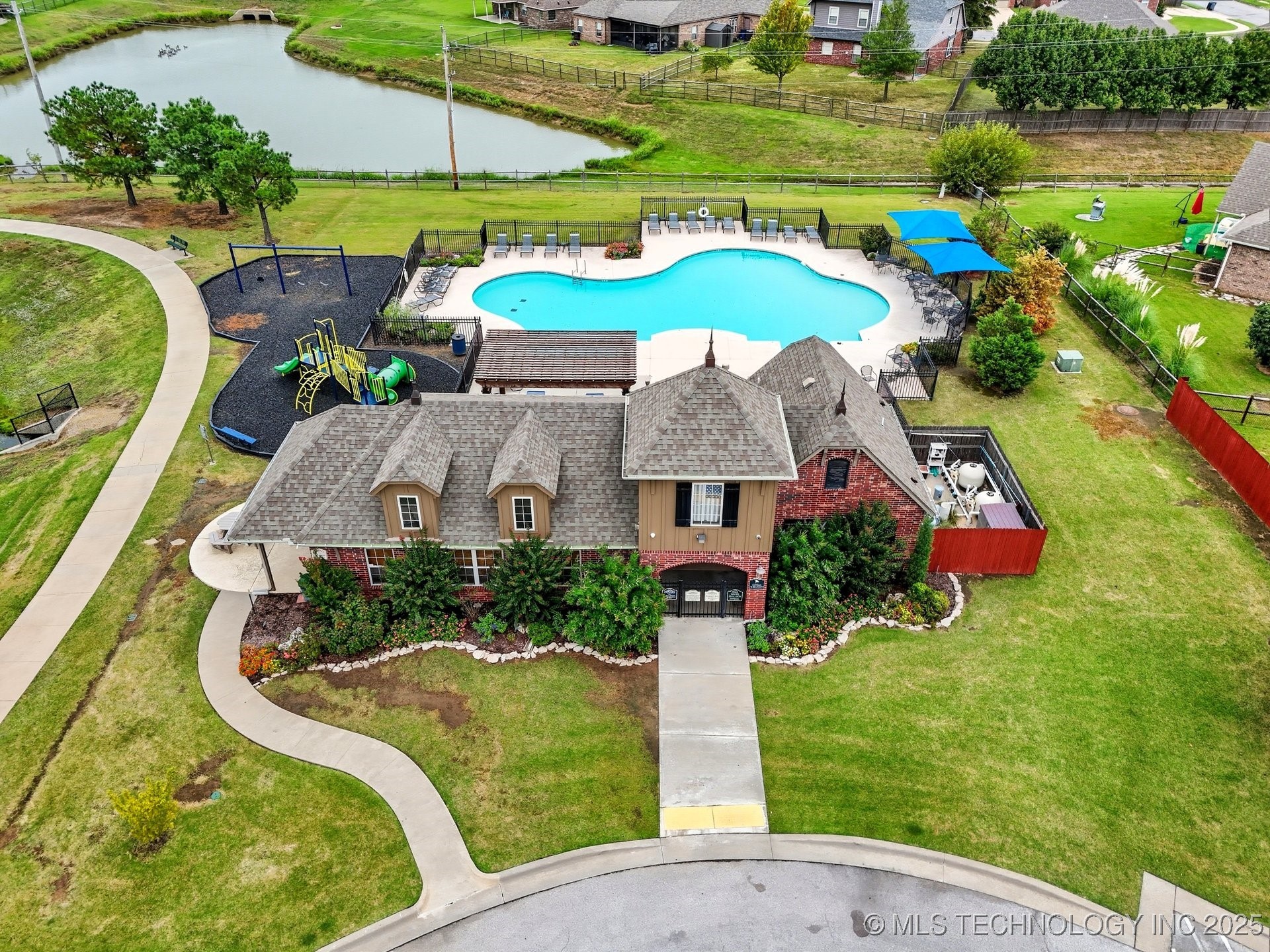 18609 E 45th Street S Property Photo 47