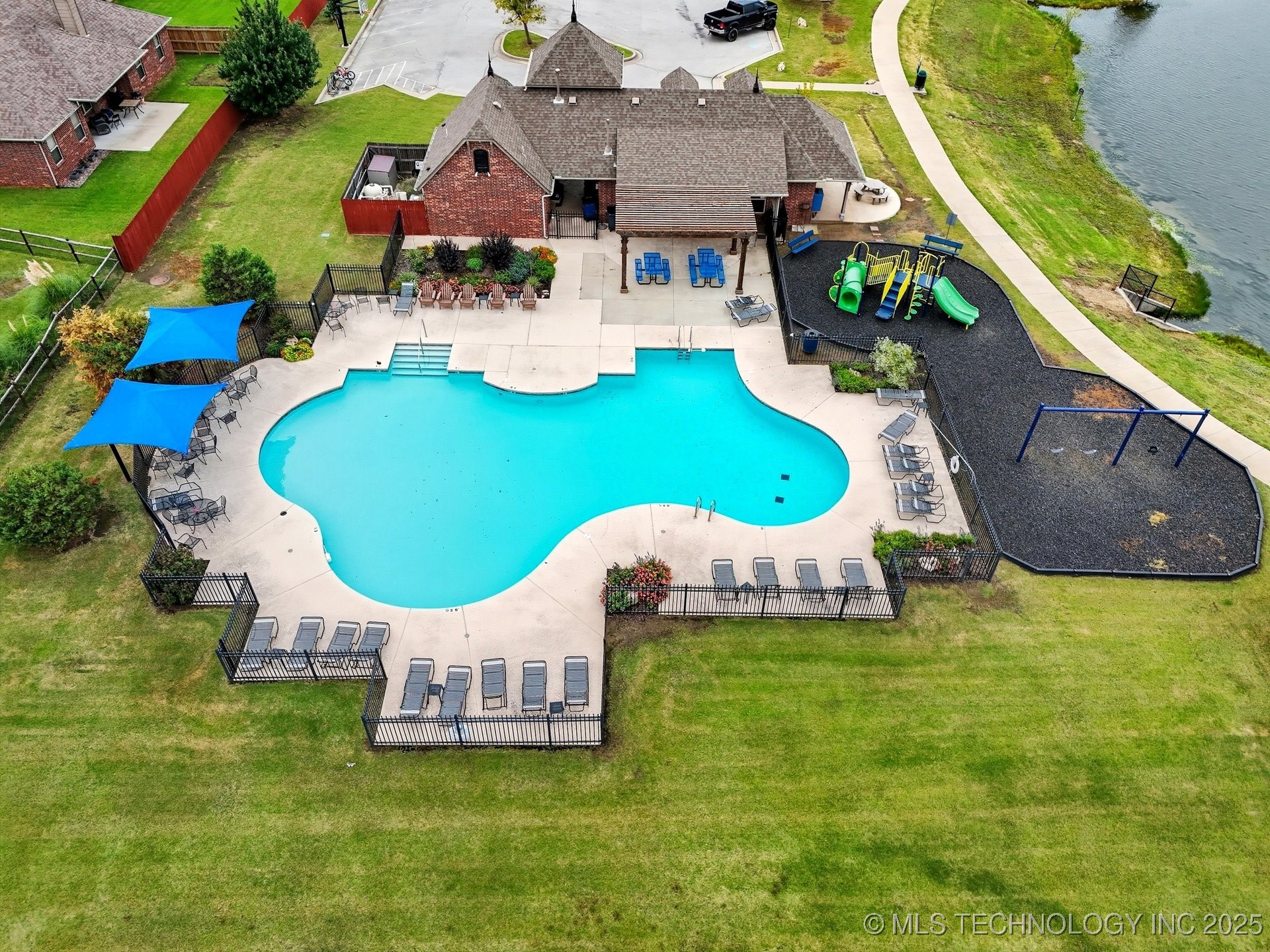 18609 E 45th Street S Property Photo 48