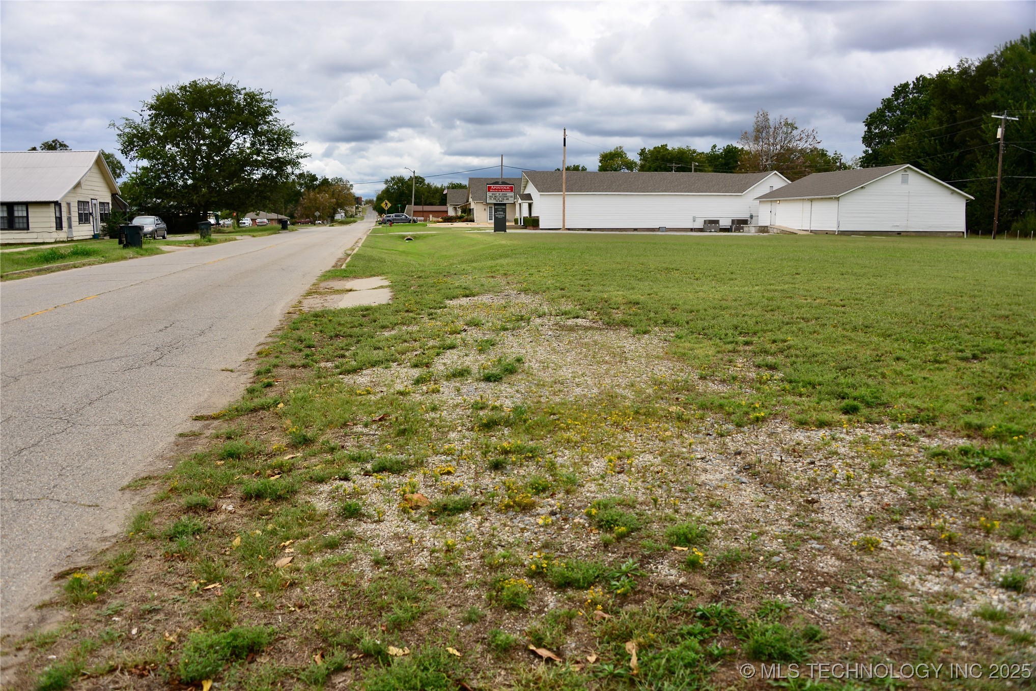 512 E Trudgeon Street Property Photo 3