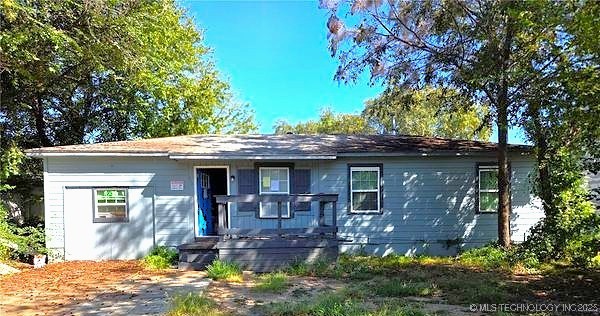 809 E 52nd Street North N Property Photo 1