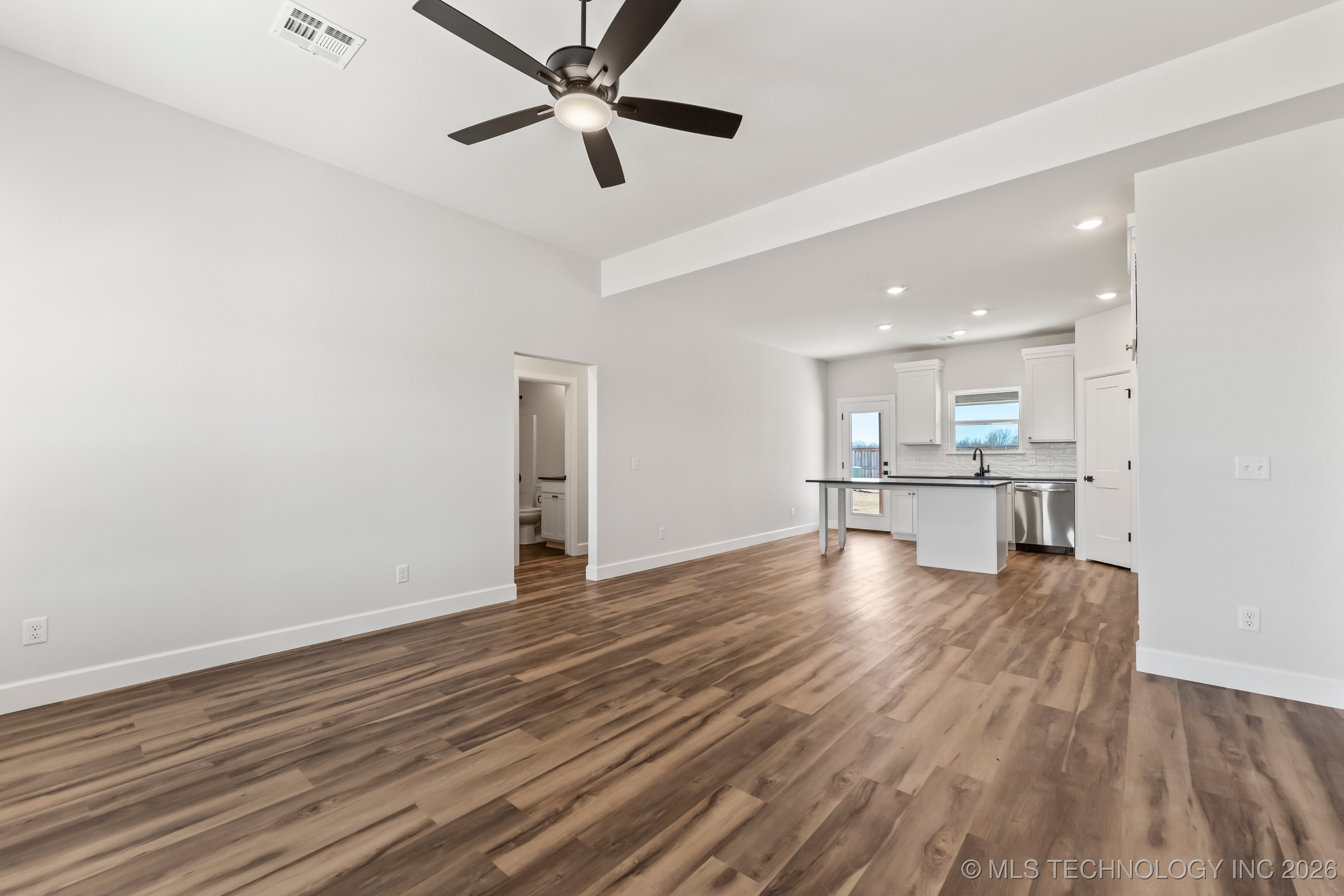 10876 S 279th East Avenue Property Photo 6