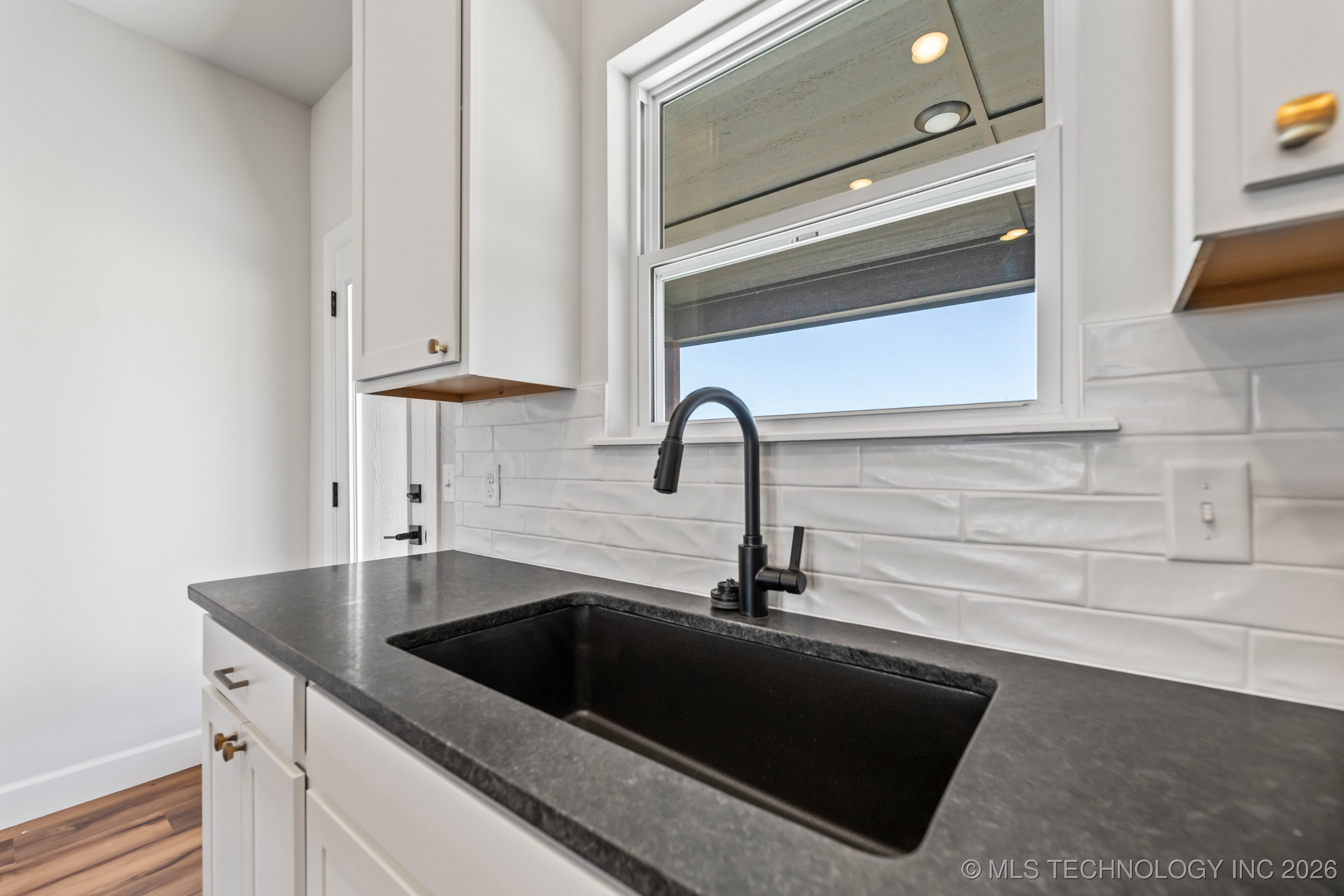 10876 S 279th East Avenue Property Photo 12