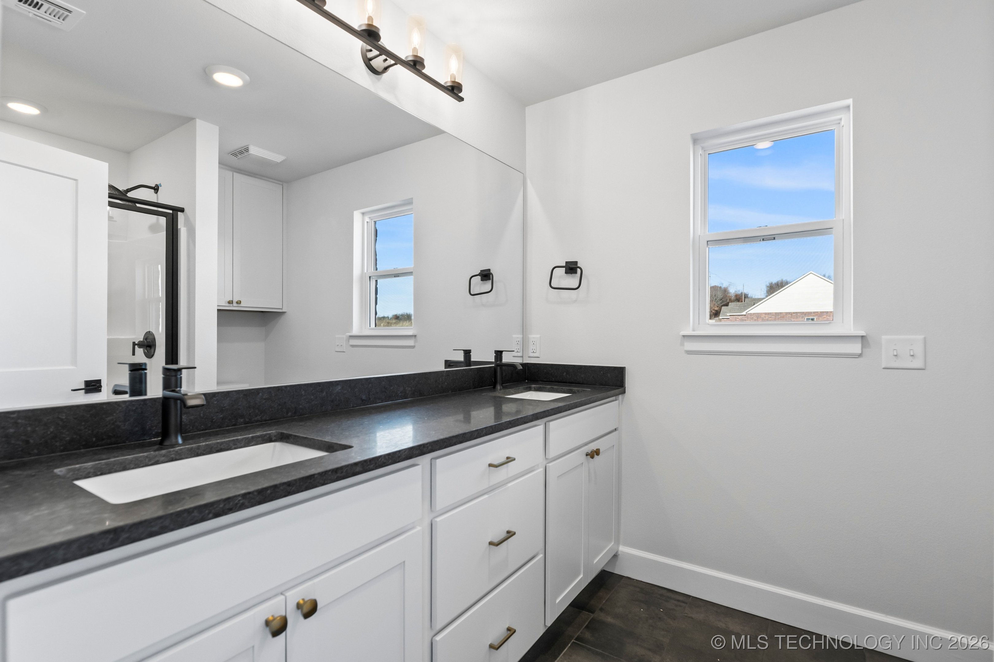 10876 S 279th East Avenue Property Photo 24