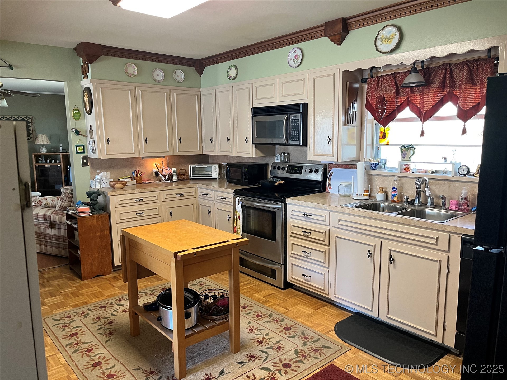 201 Rose Lane Property Photo 6