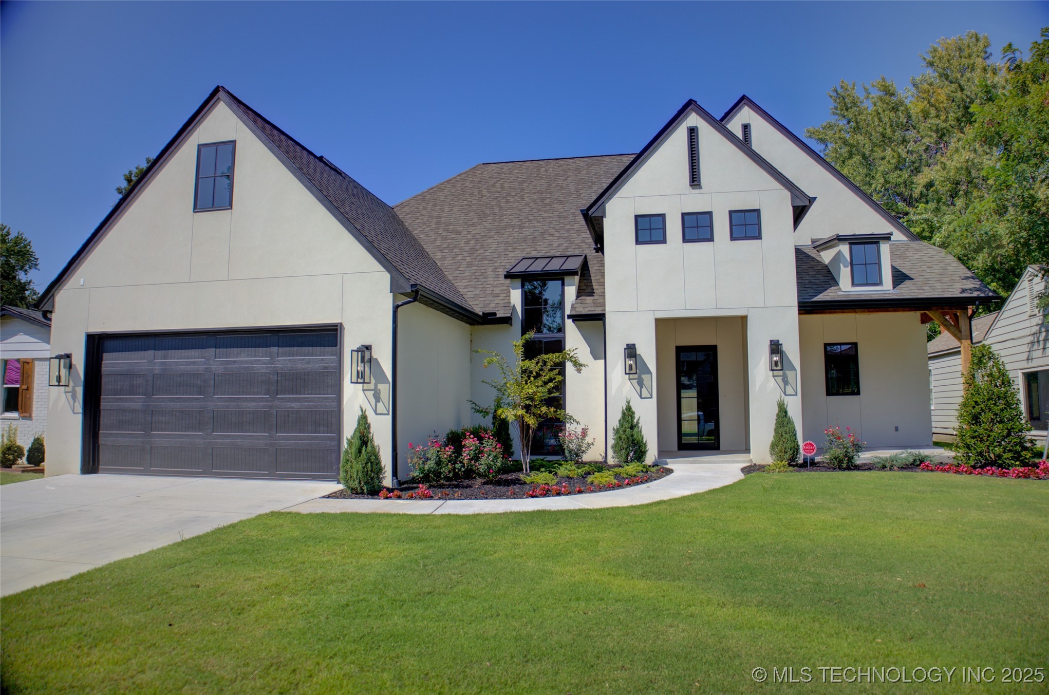 211 E 34th Street Property Photo 1