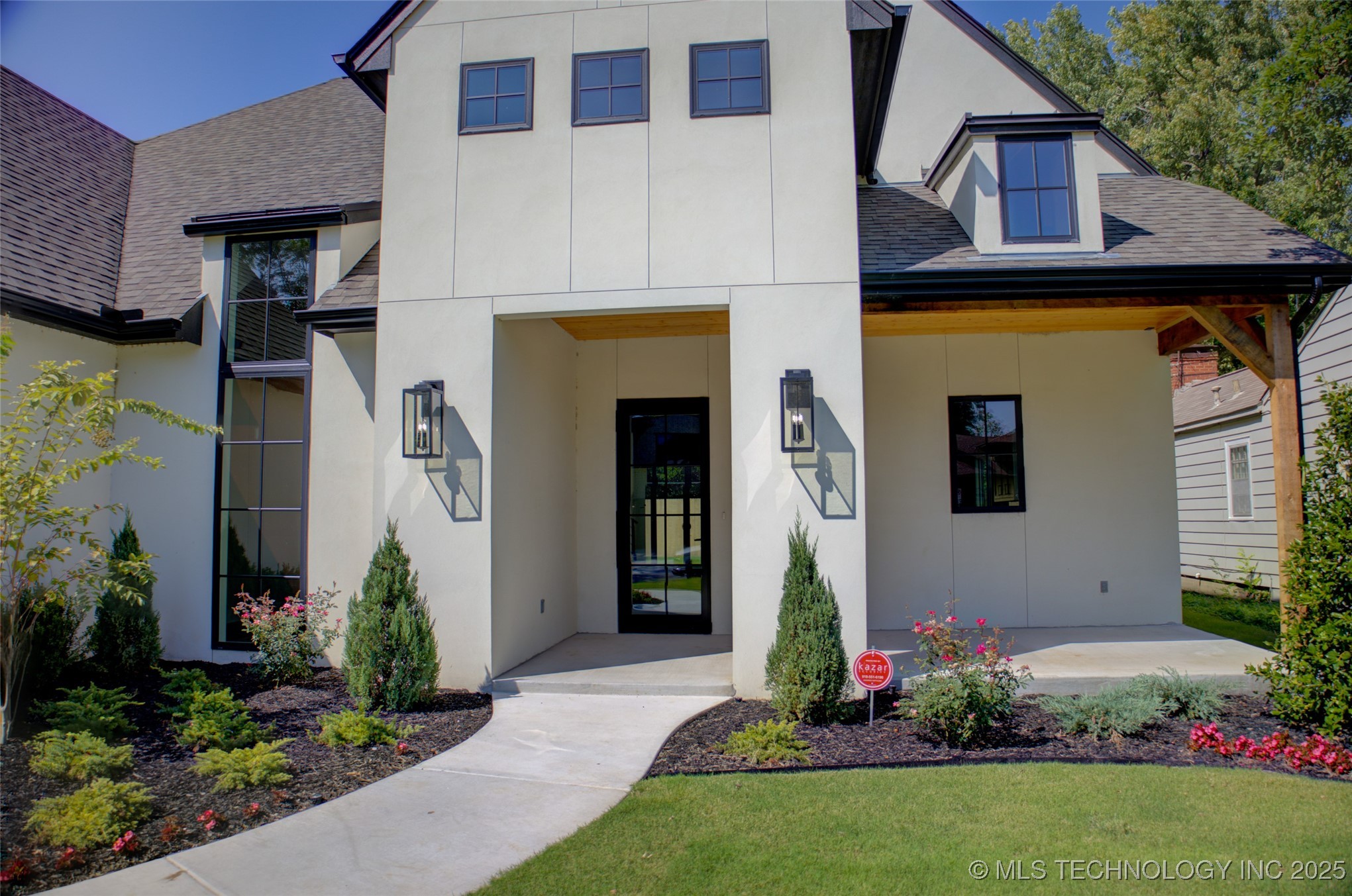 211 E 34th Street Property Photo 2