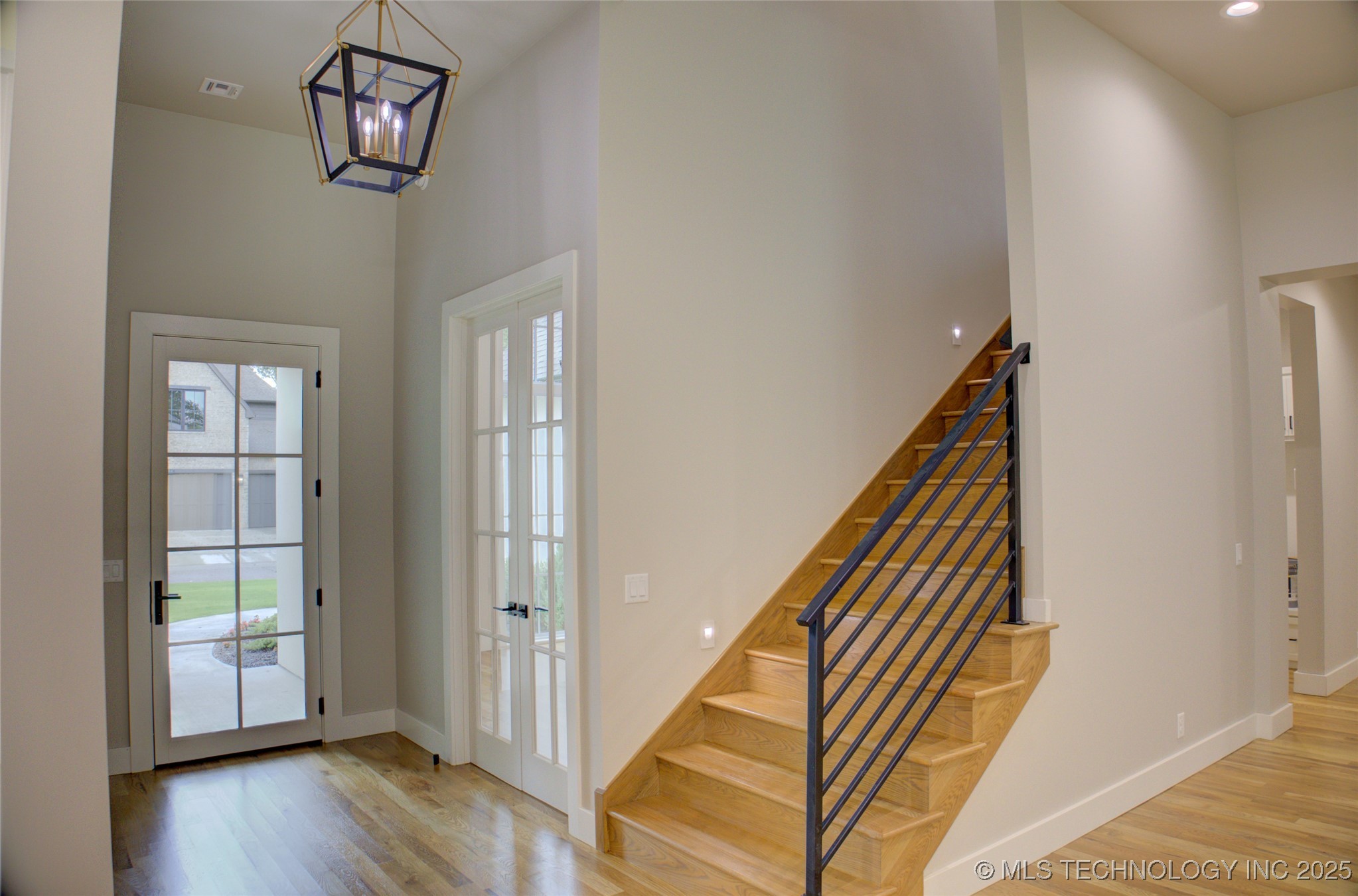 211 E 34th Street Property Photo 3