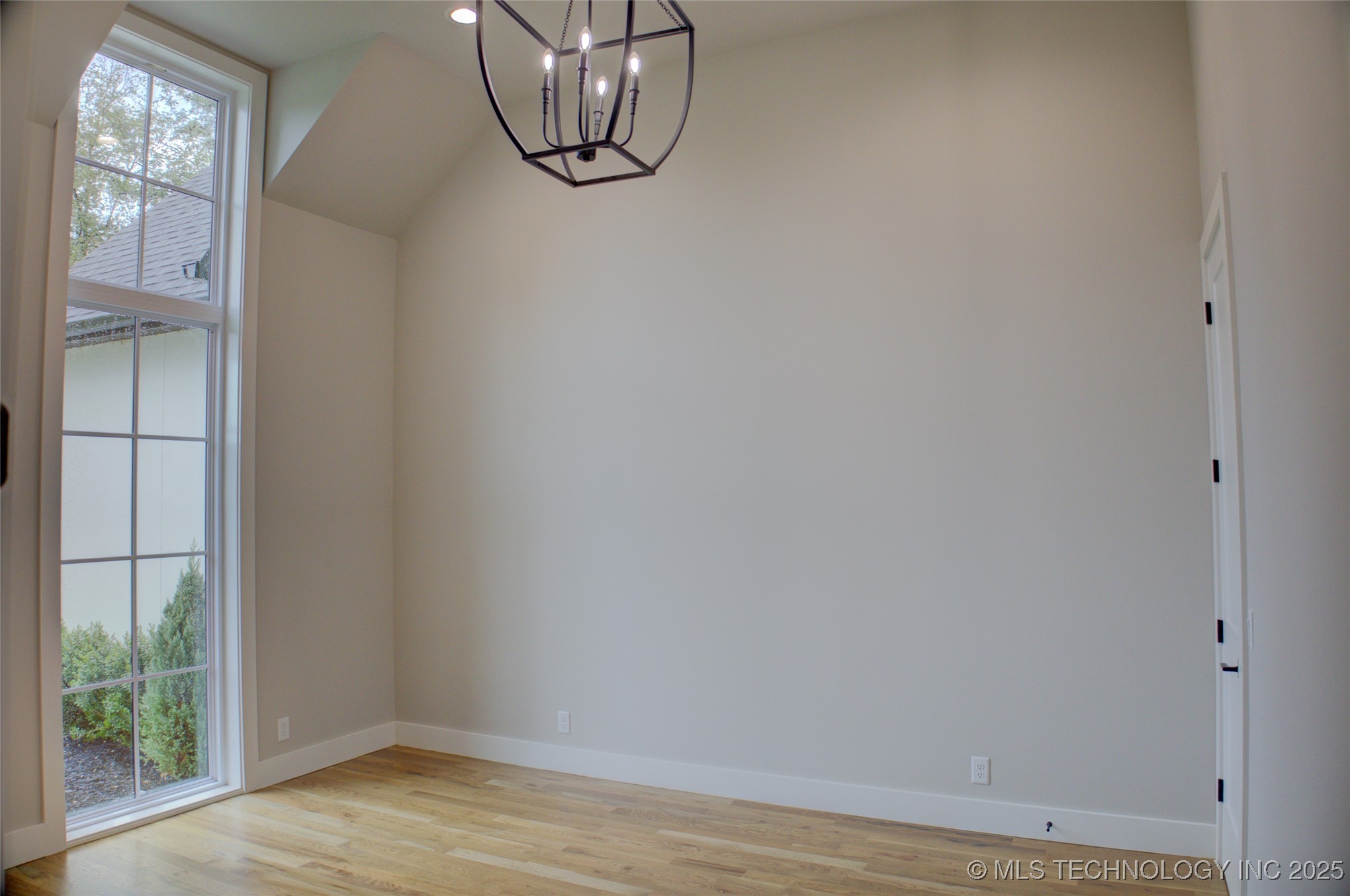 211 E 34th Street Property Photo 4