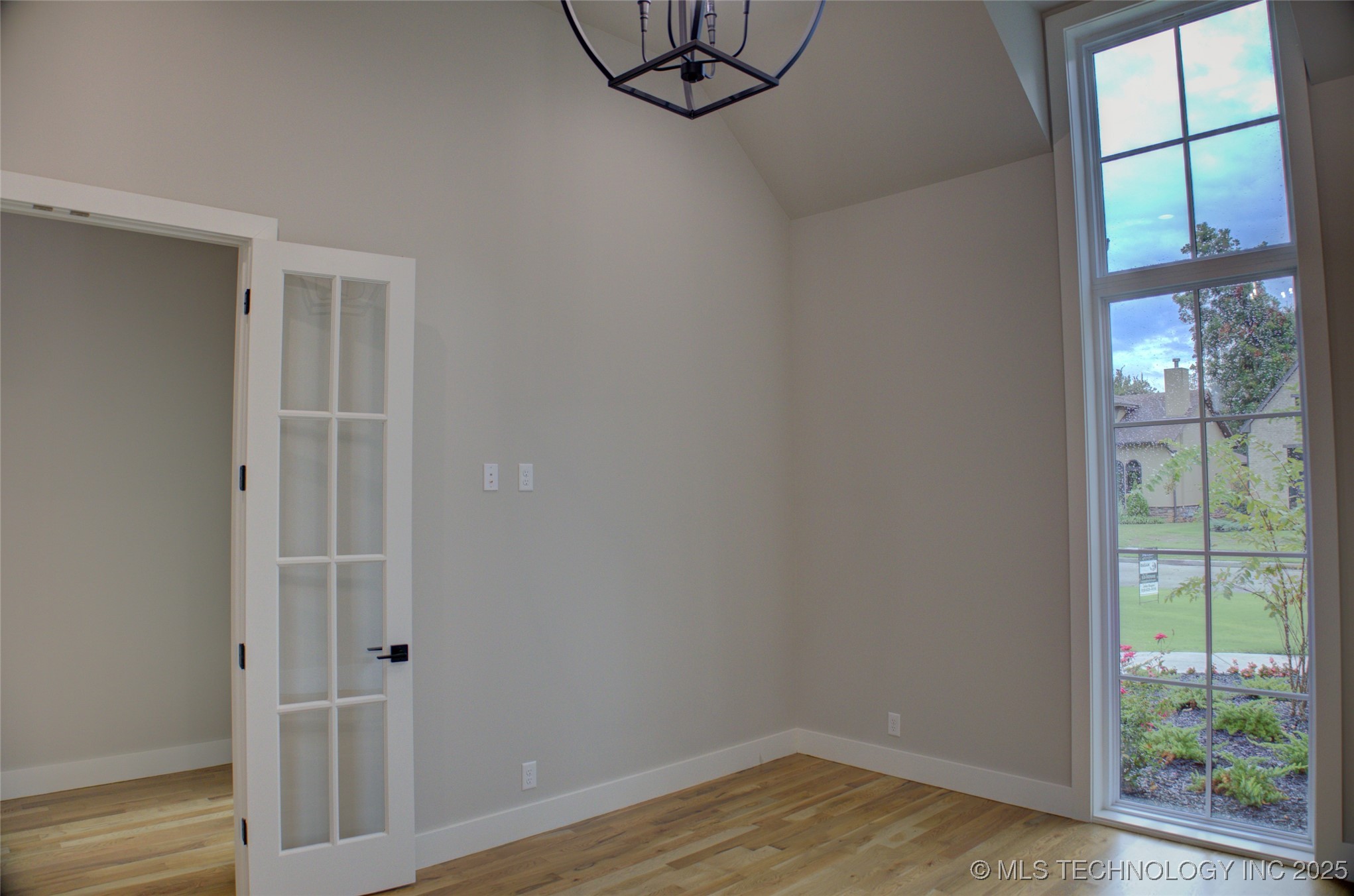 211 E 34th Street Property Photo 5