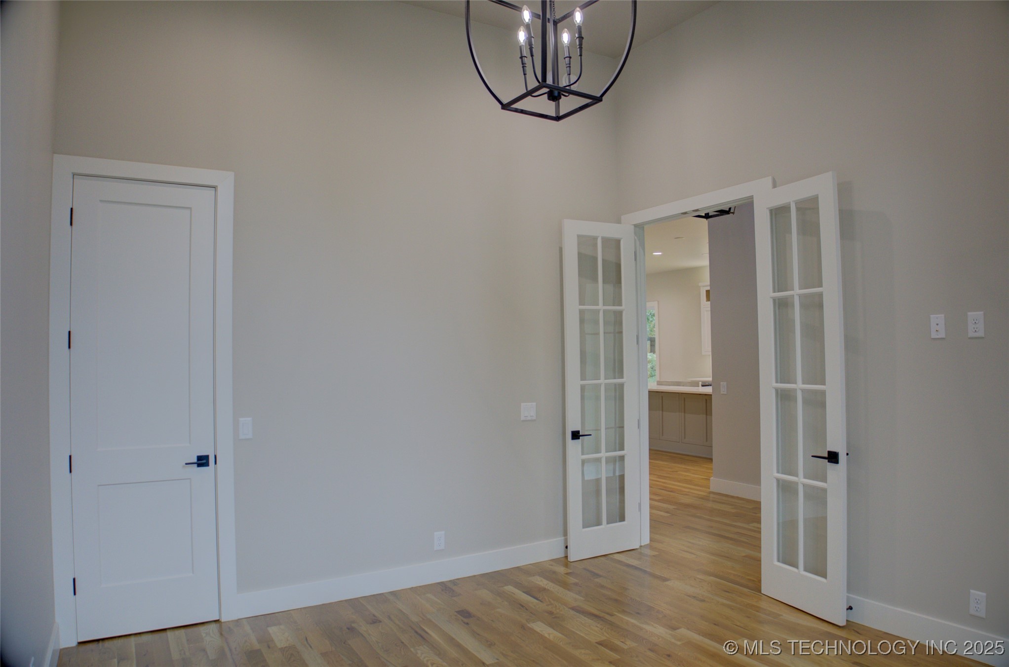 211 E 34th Street Property Photo 6