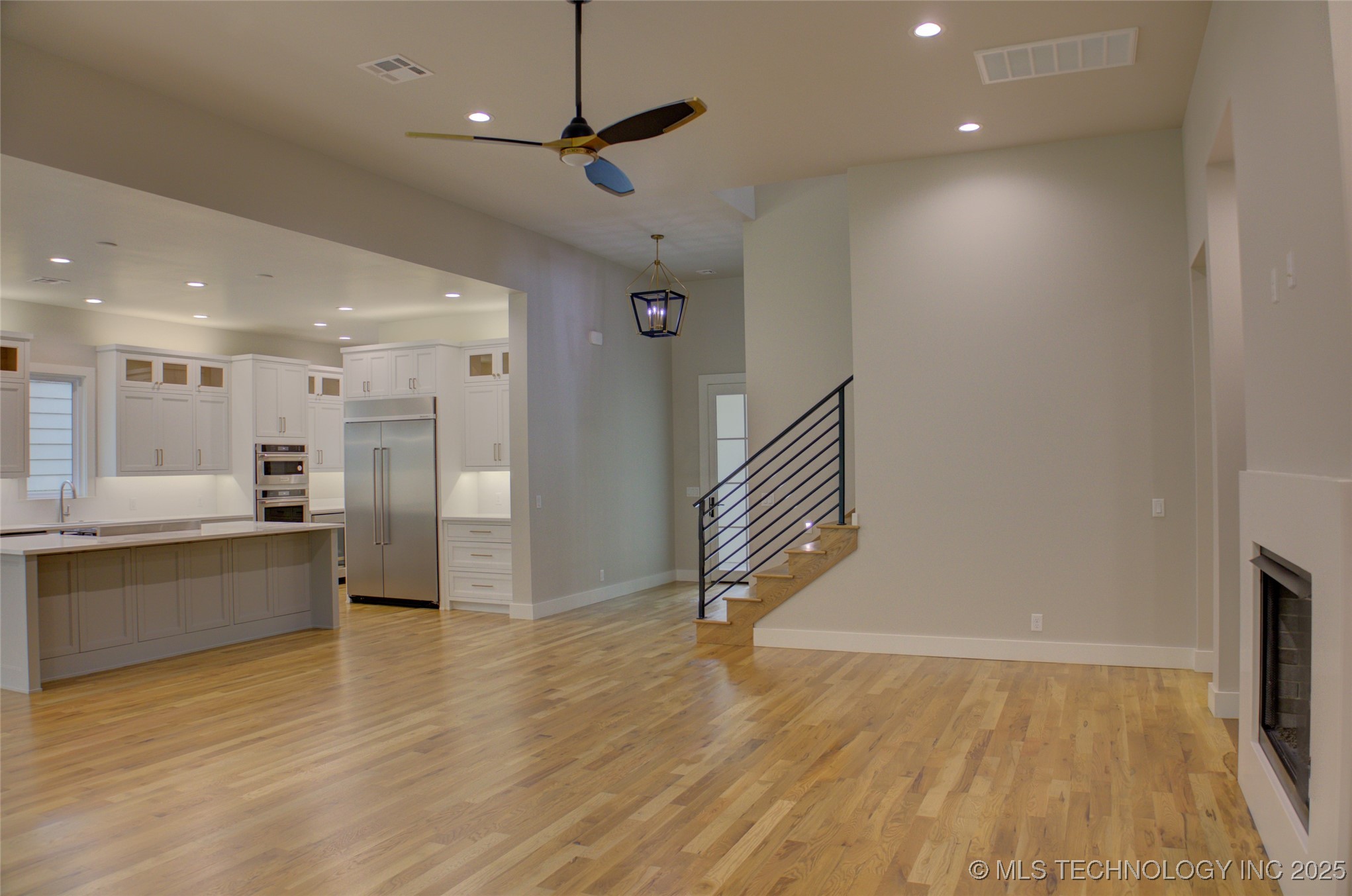 211 E 34th Street Property Photo 9