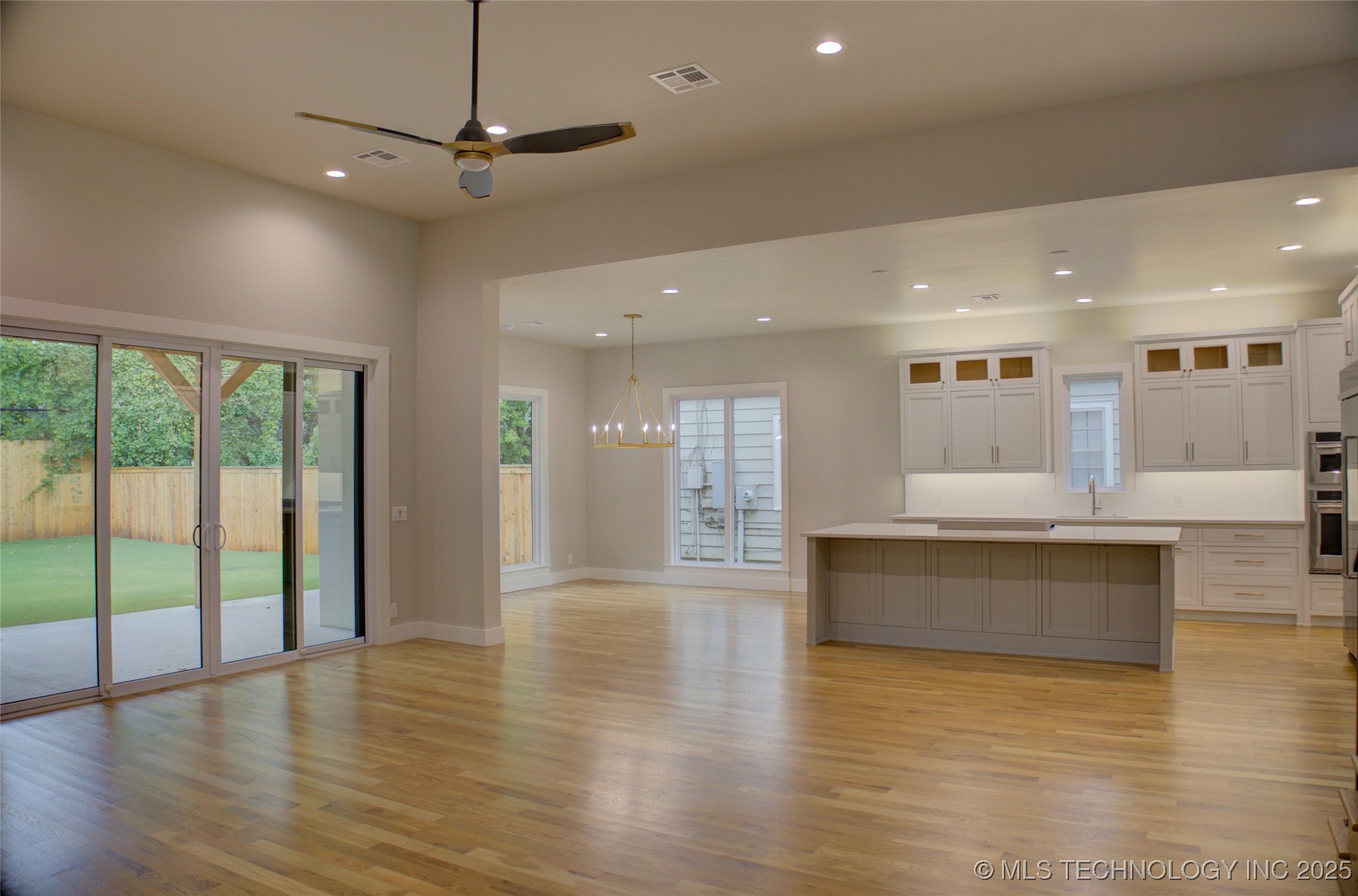 211 E 34th Street Property Photo 11