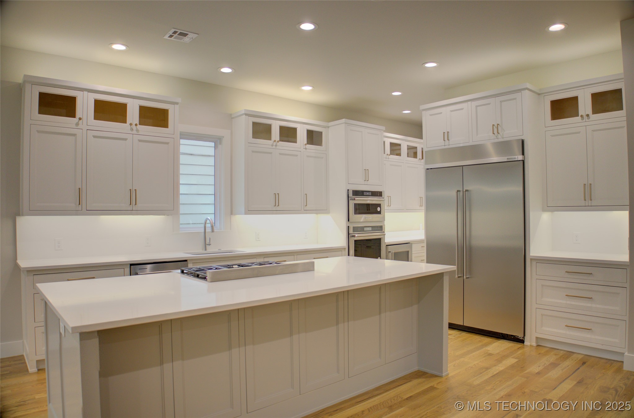 211 E 34th Street Property Photo 12