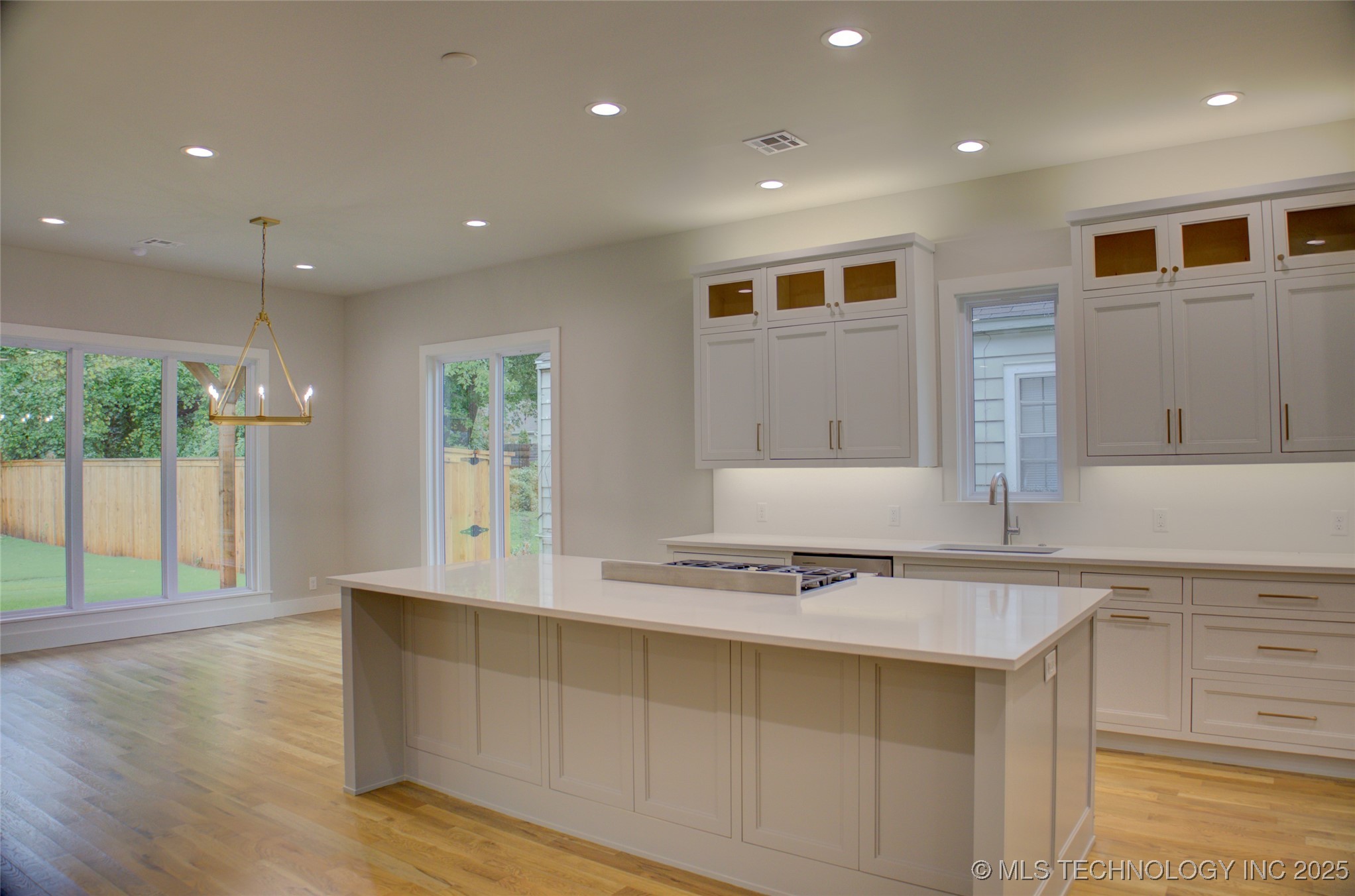 211 E 34th Street Property Photo 13