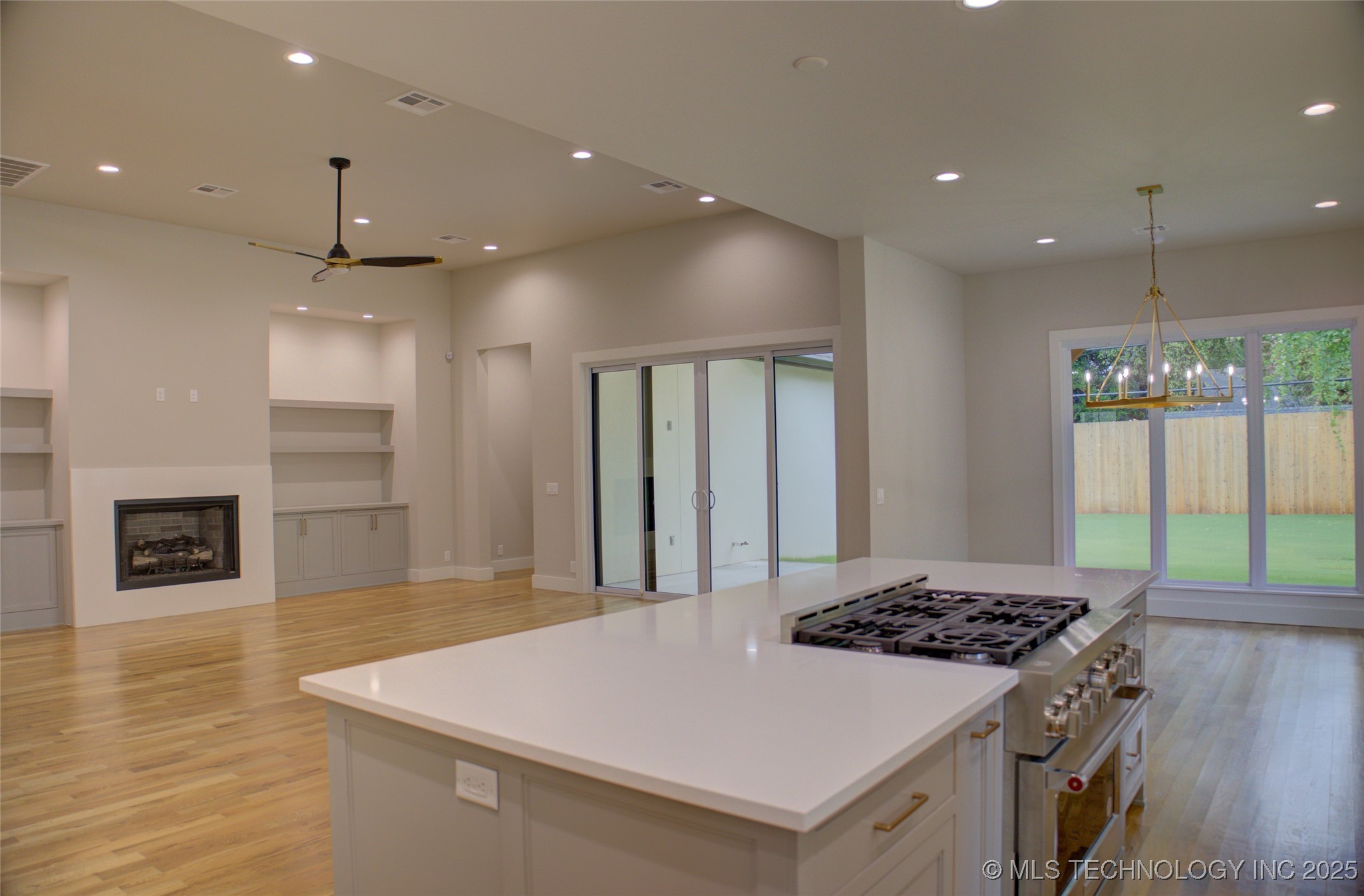 211 E 34th Street Property Photo 15