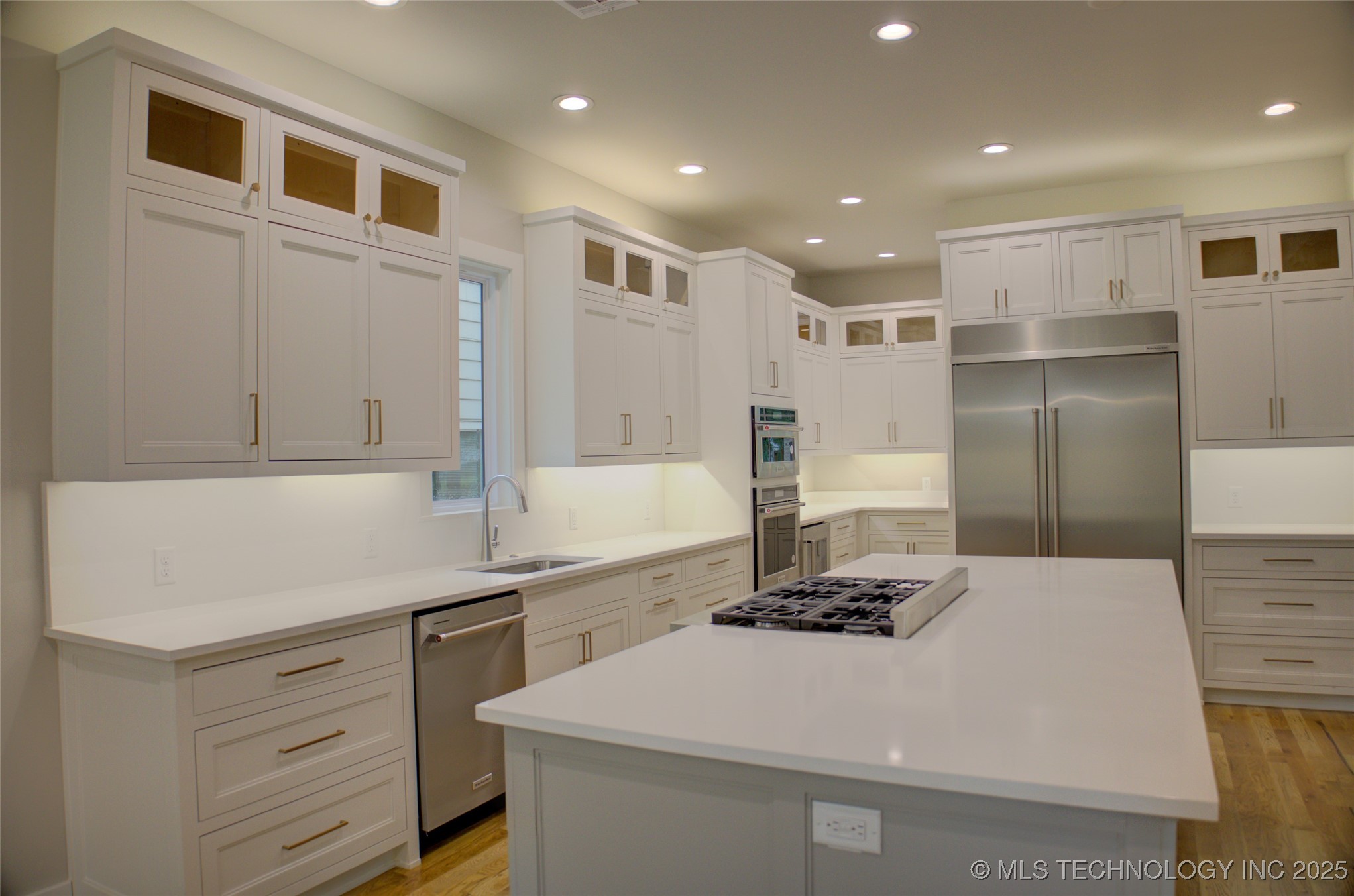 211 E 34th Street Property Photo 16