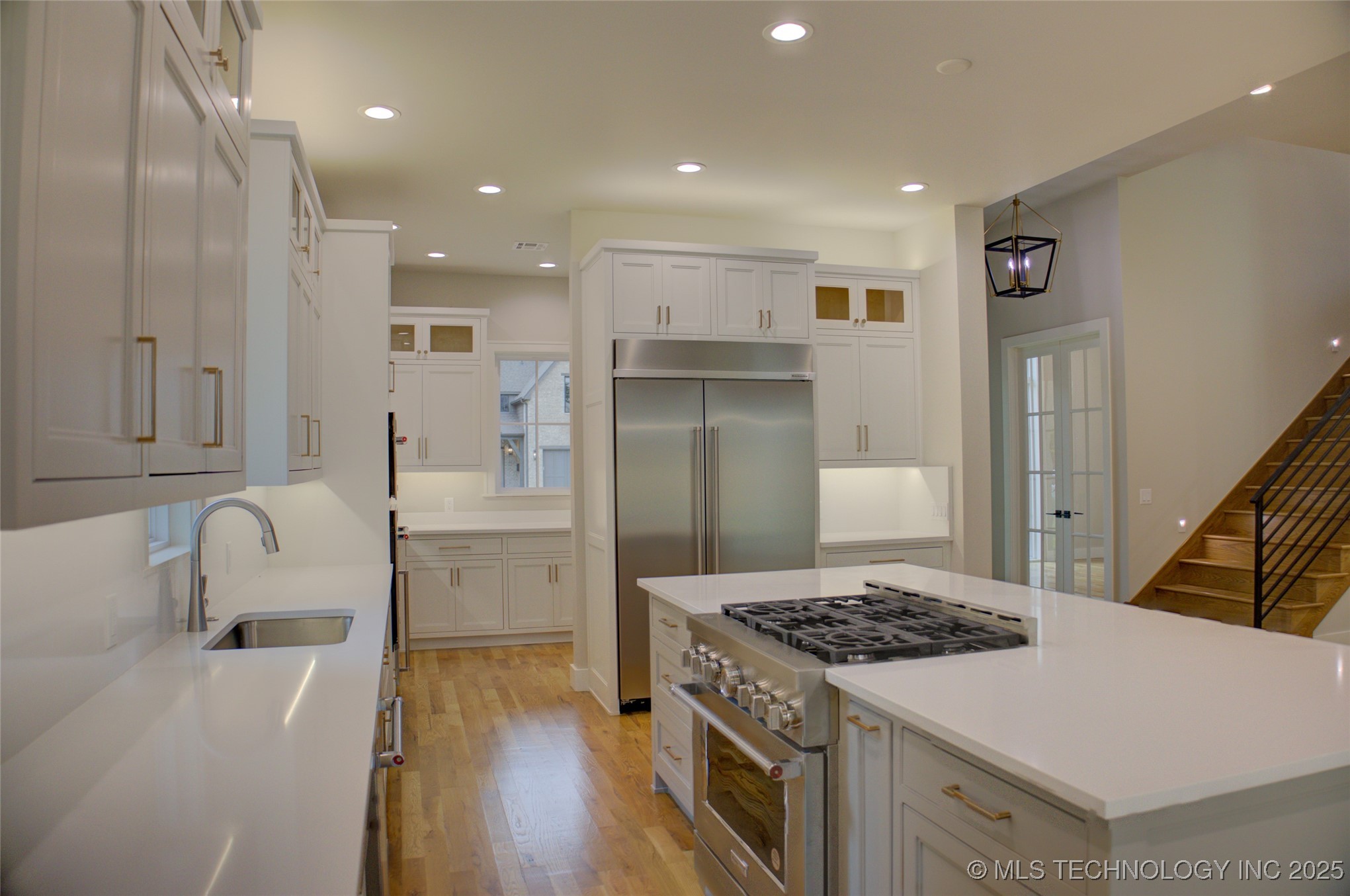 211 E 34th Street Property Photo 17