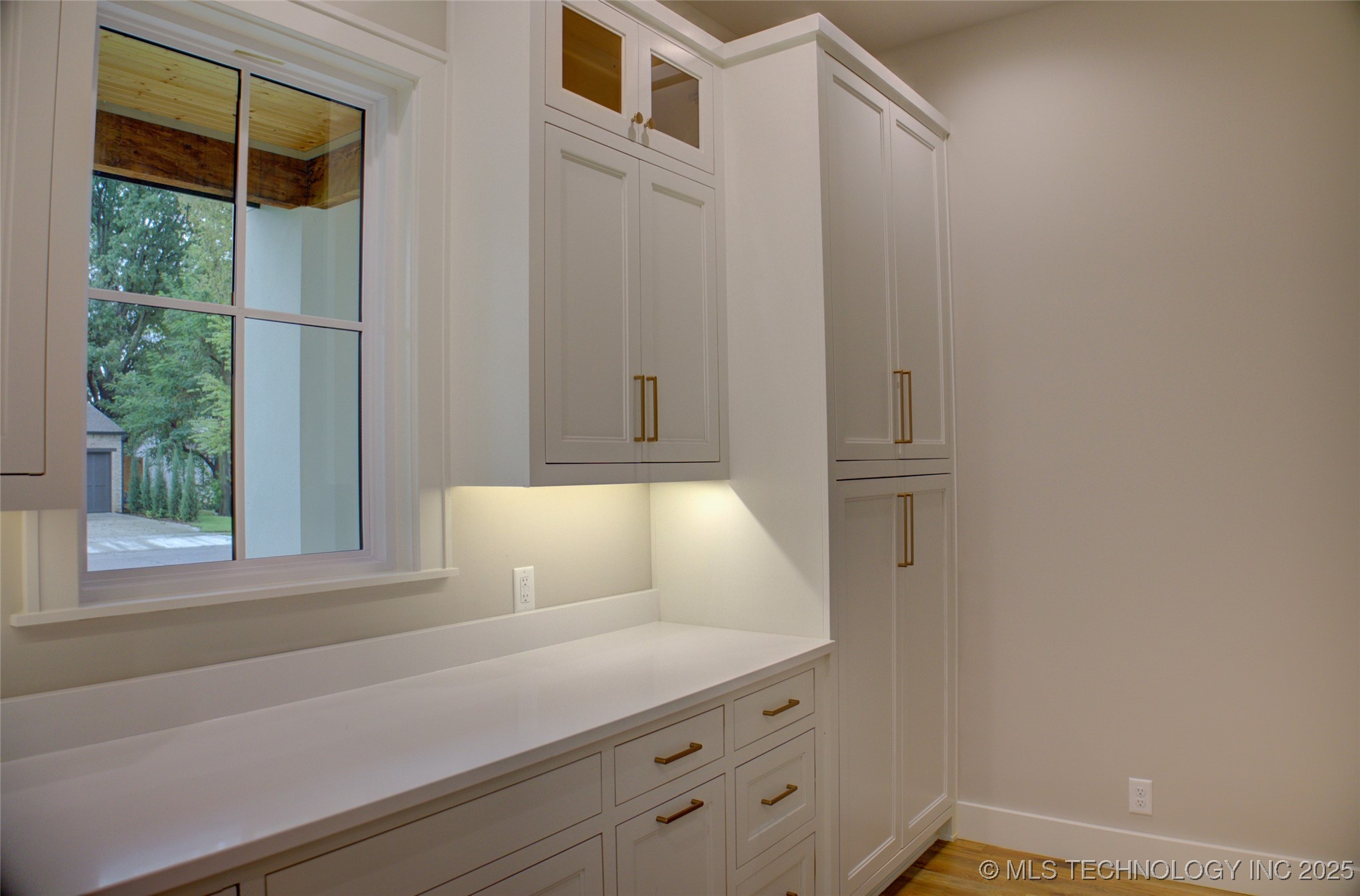 211 E 34th Street Property Photo 19