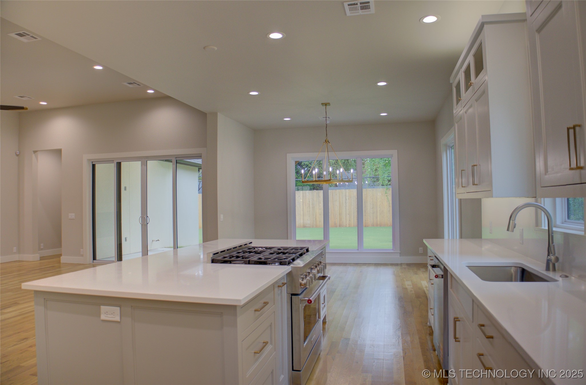 211 E 34th Street Property Photo 21