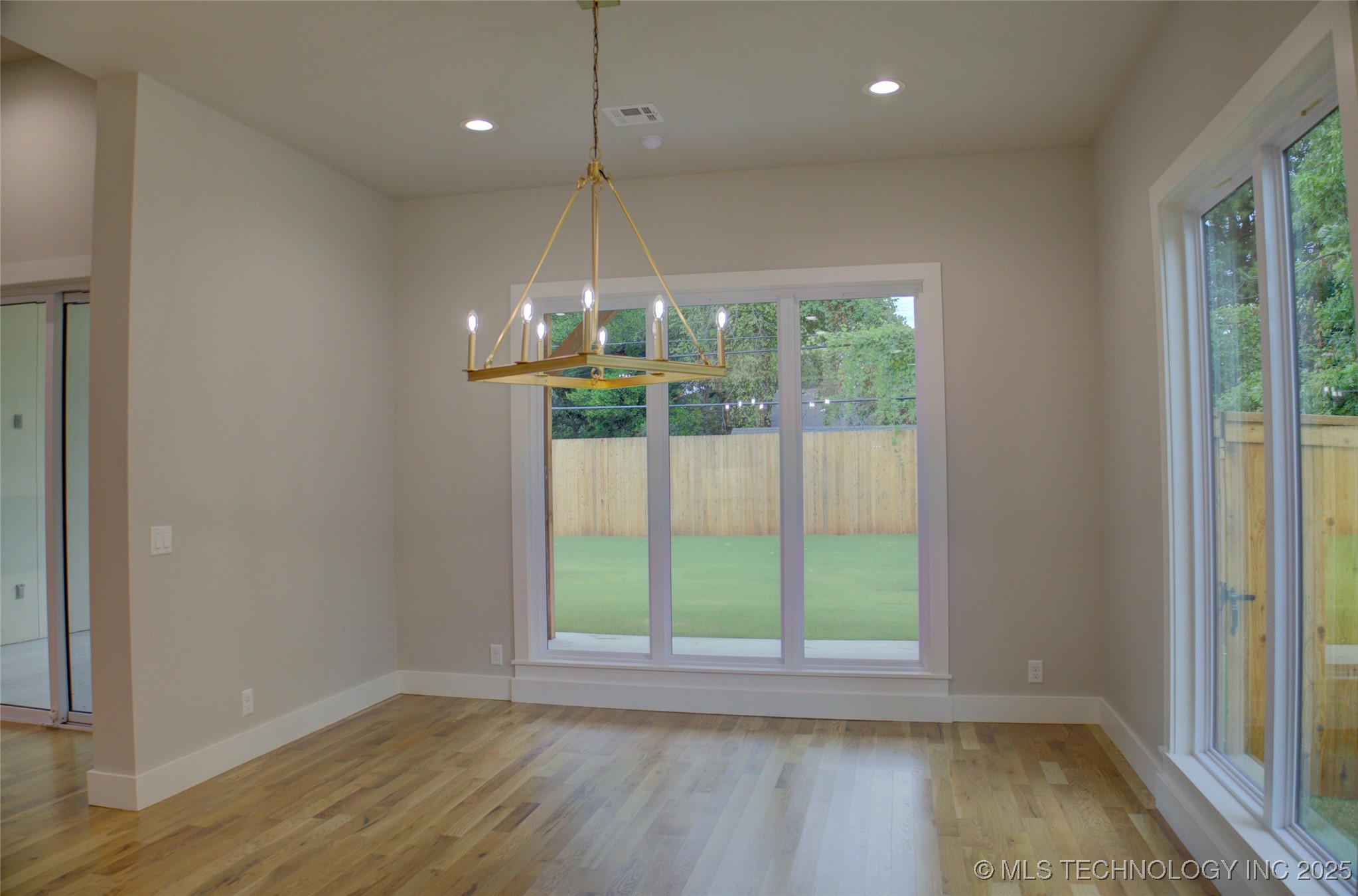 211 E 34th Street Property Photo 22