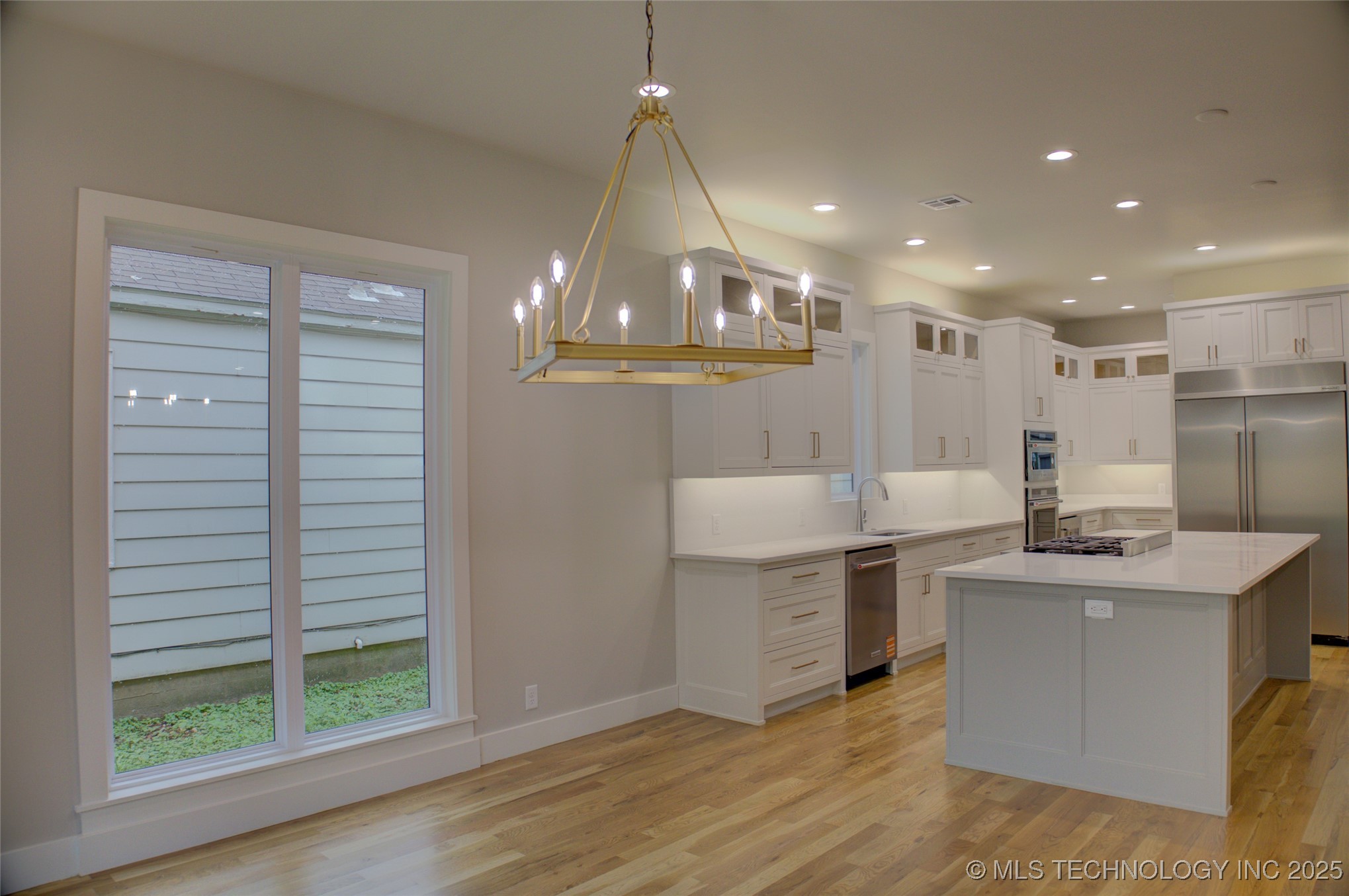 211 E 34th Street Property Photo 23