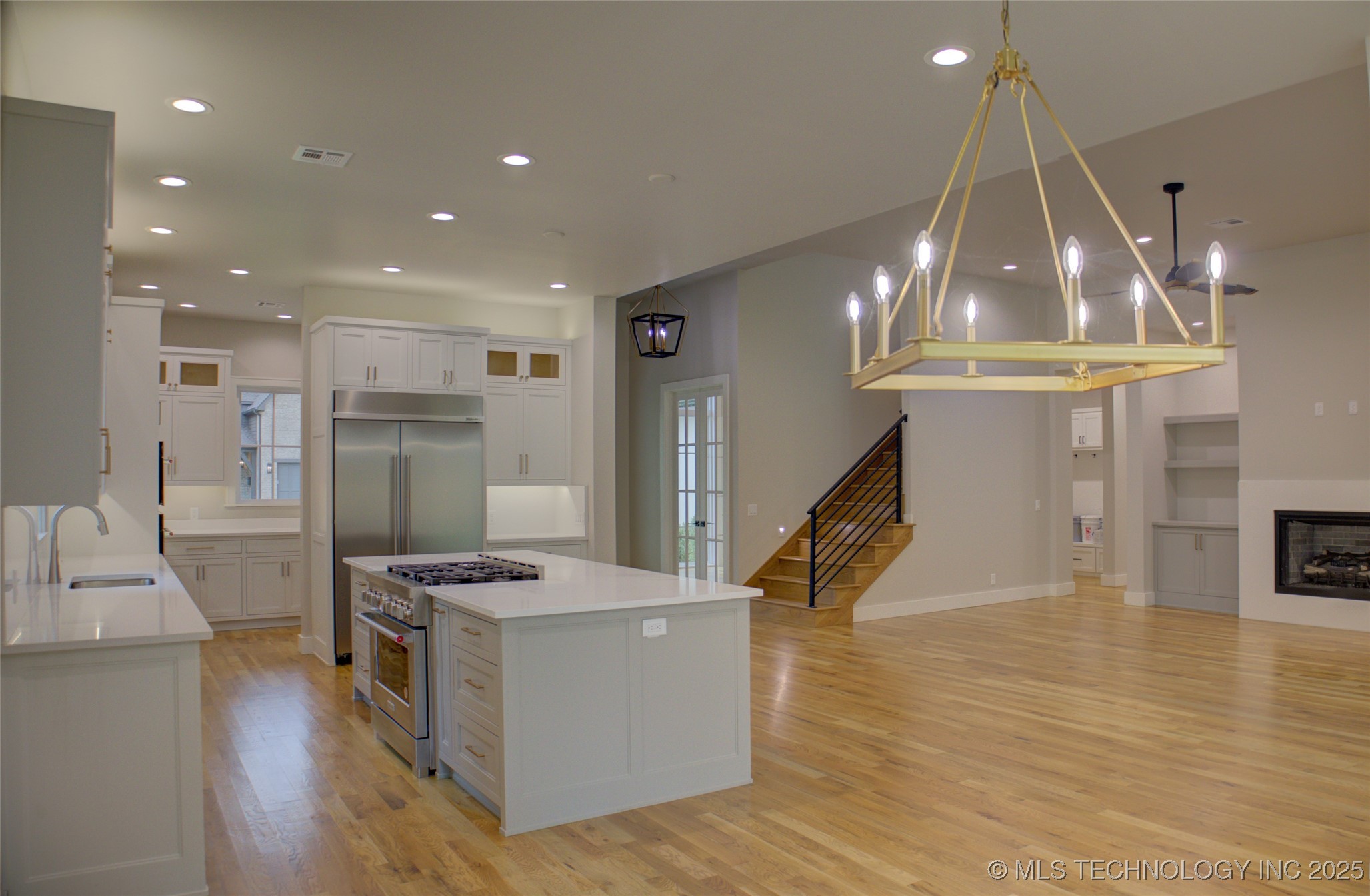 211 E 34th Street Property Photo 24