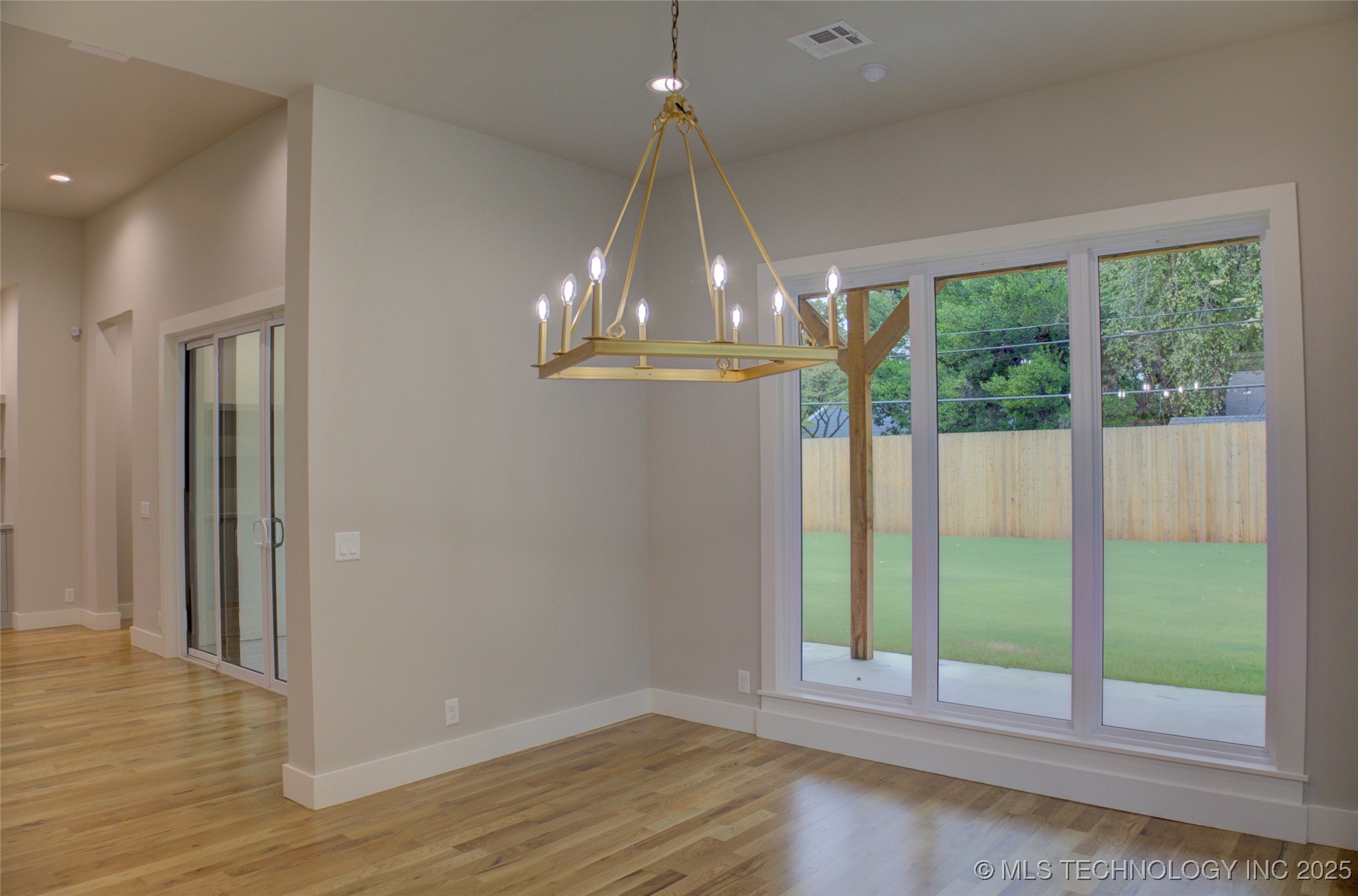 211 E 34th Street Property Photo 25