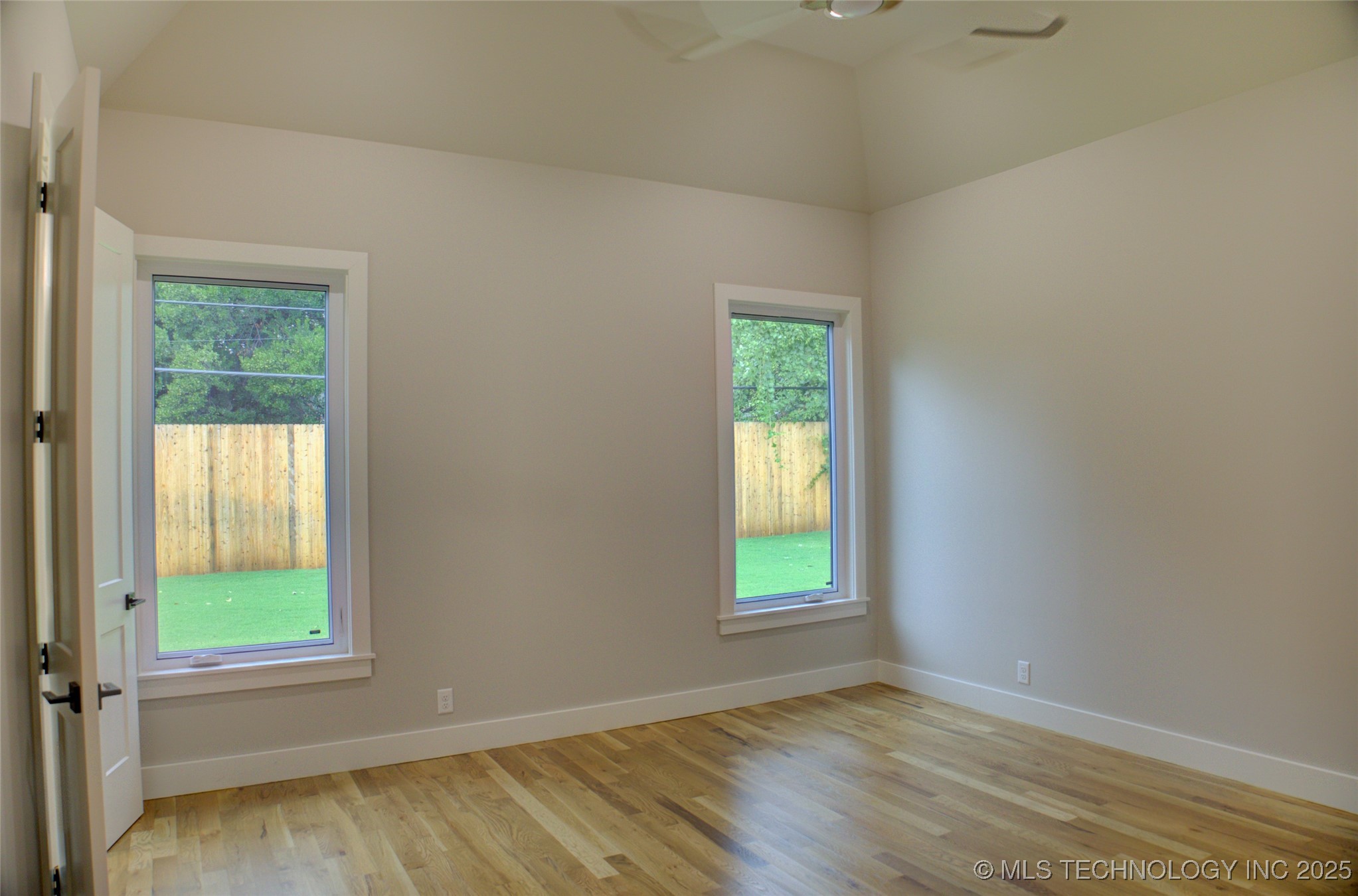 211 E 34th Street Property Photo 27