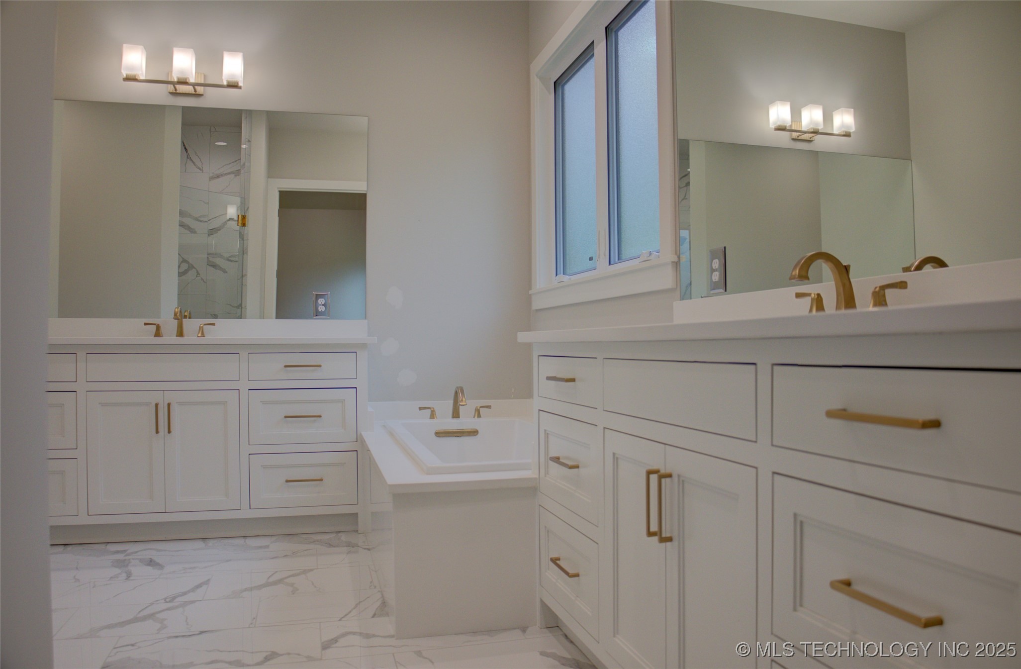 211 E 34th Street Property Photo 30