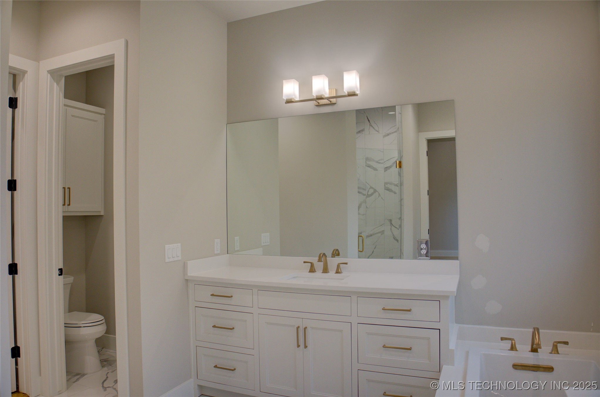 211 E 34th Street Property Photo 31